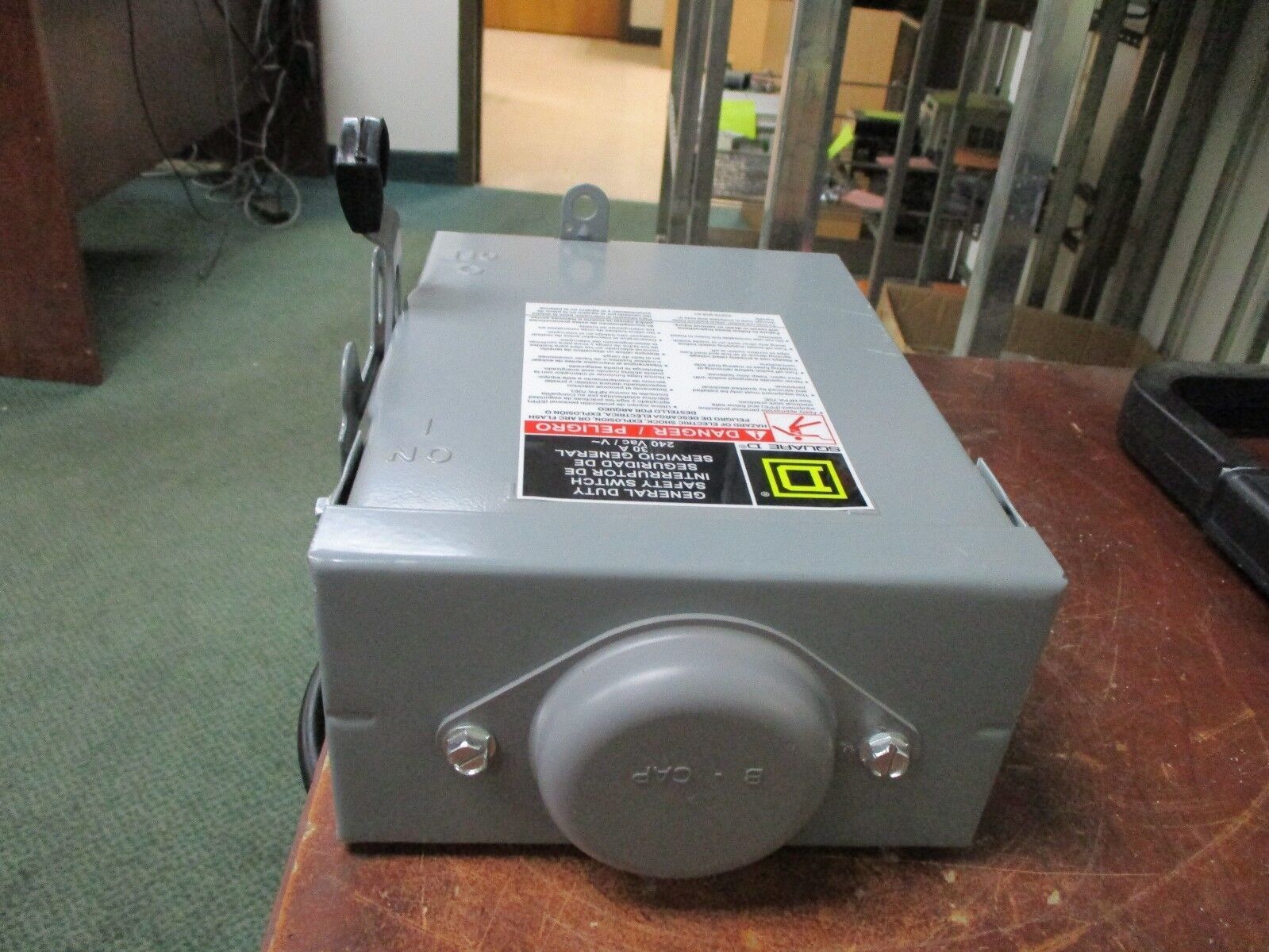 Square D 3R Non-Fusible Safety Switch/ Disconnect DU221RB 30A 240V 1Ph Used