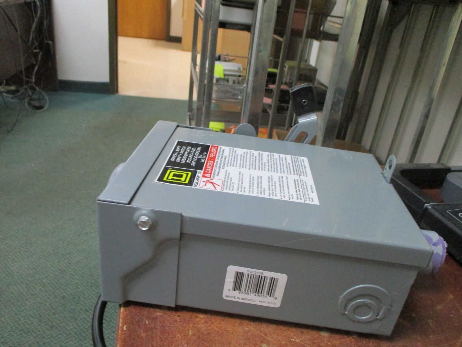 Square D 3R Non-Fusible Safety Switch/ Disconnect DU221RB 30A 240V 1Ph Used