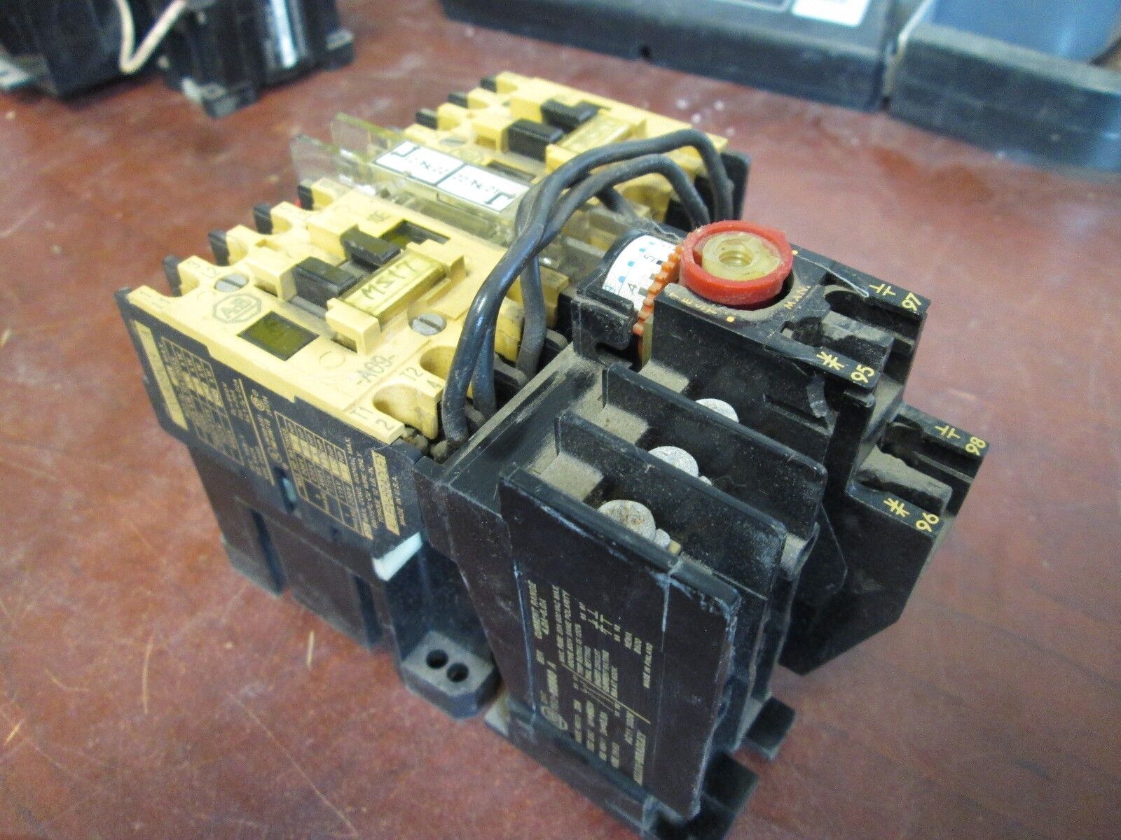 Allen-Bradley Reversing Contactor 100-A09ND3 w/ 193-BSB60 Overload Relay Used