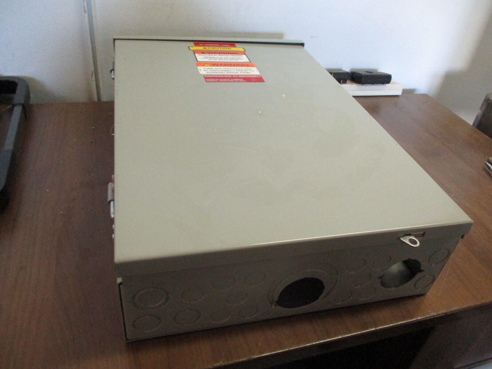 Eaton 3R Load Center 125A 120/240V 24-Slot *Missing 2 Screws* Used