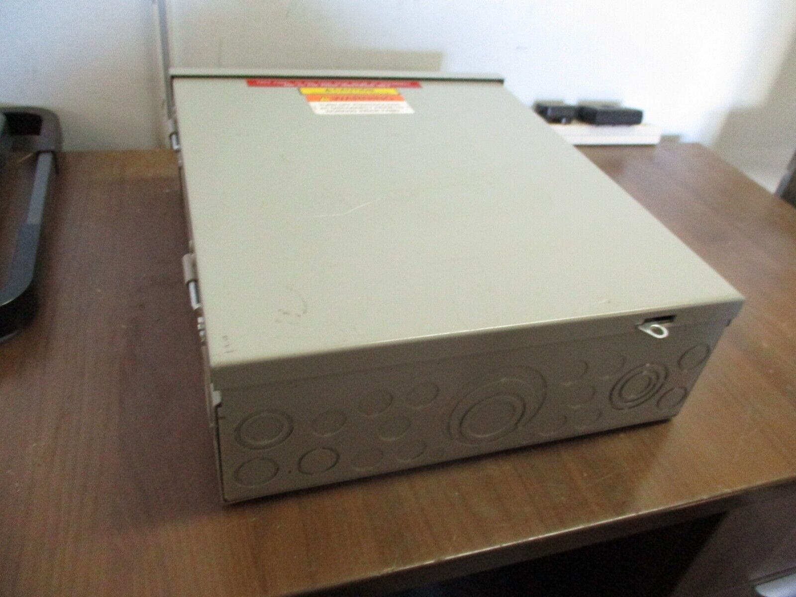 Eaton 3R Load Center 125A 120/240V 16-Slot Used