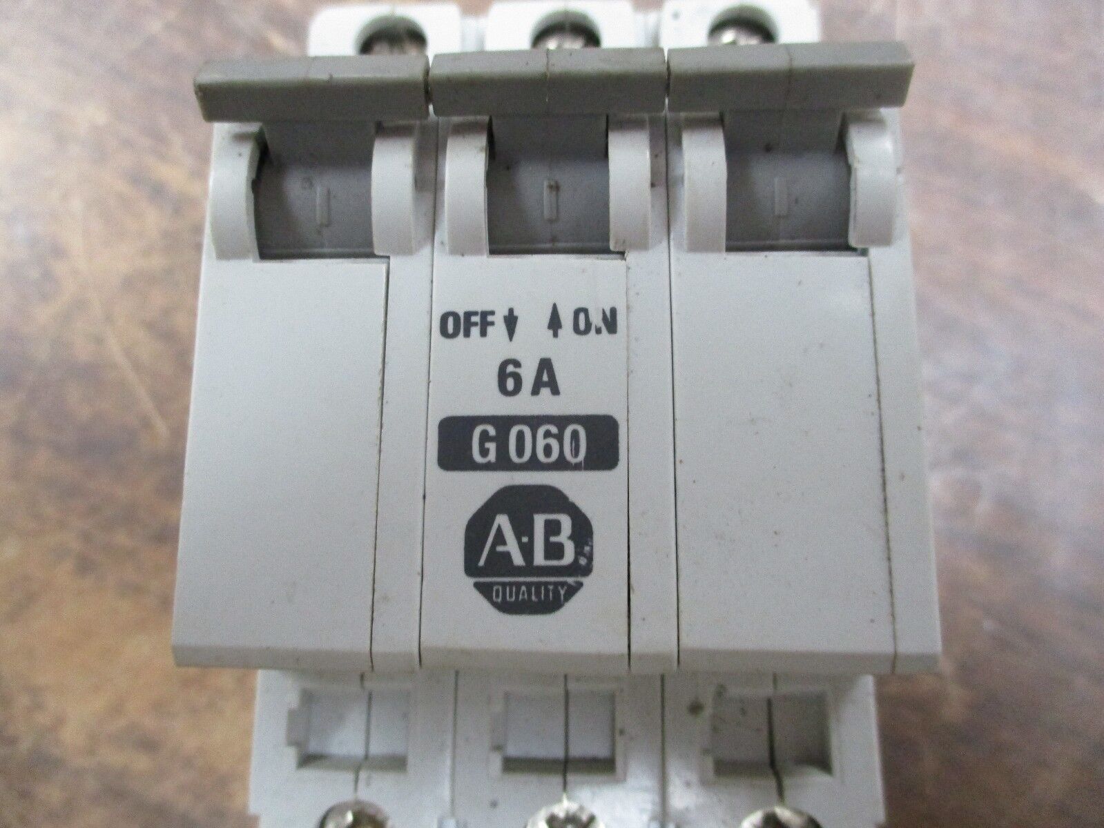 Allen-Bradley Starter 100-C09*10/1492-CB3G060 120V Coil 25A 600V Trip: 6A Used