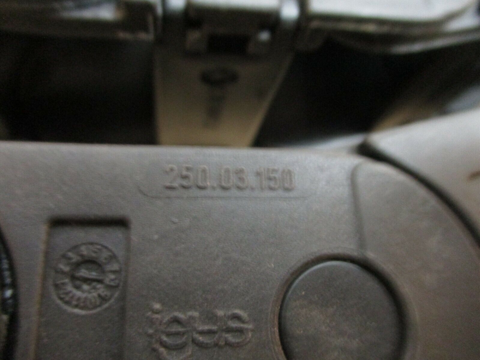 Igus Series 250 E-Chain 250.03.150 Length: 10ft New Surplus