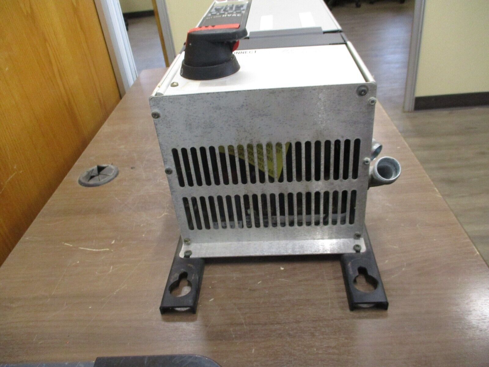 Danfoss VLT 6004 AC Drive 3HP 175Z7282 w/ Disconnect *(2) Broken Keypad Buttons*