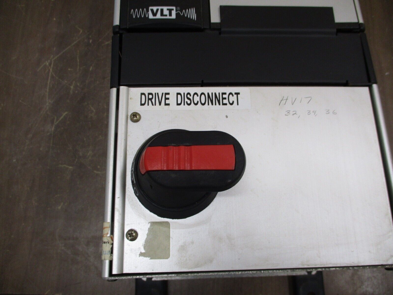 Danfoss VLT 6004 AC Drive 3HP 175Z7282 w/ Disconnect *(2) Broken Keypad Buttons*