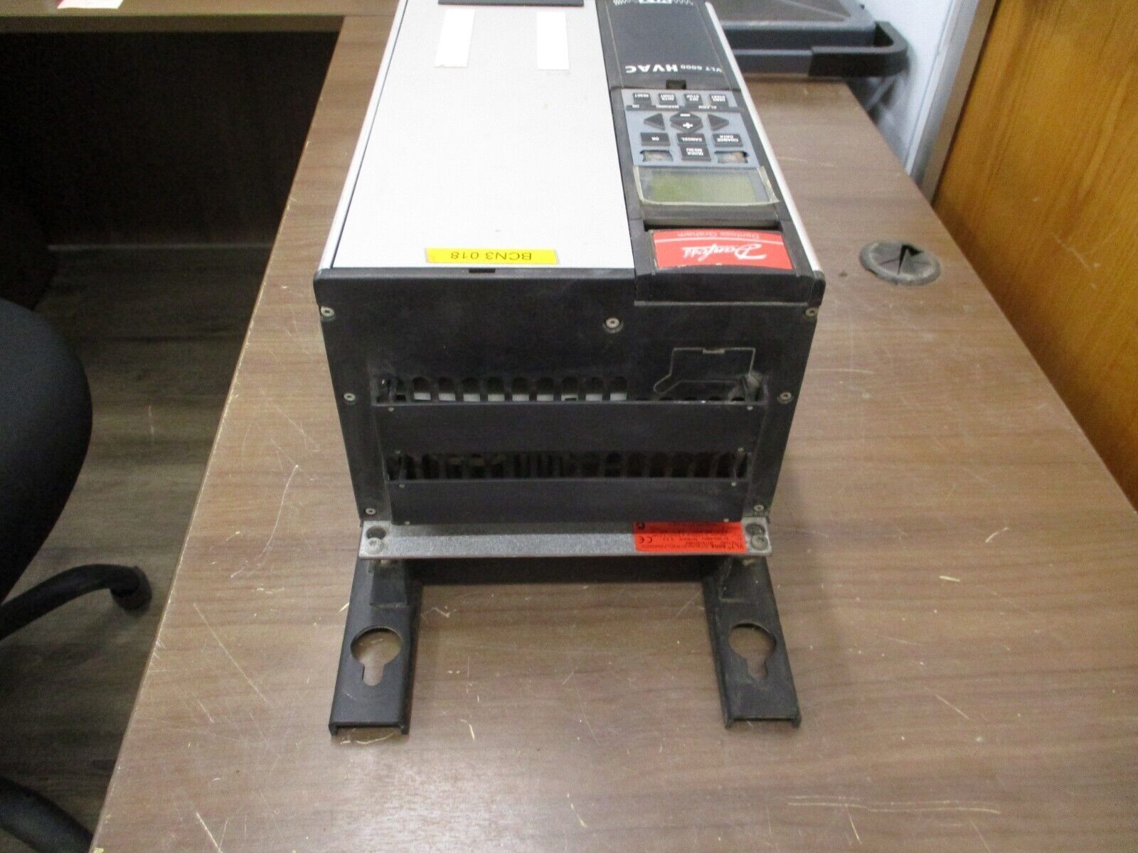 Danfoss VLT 6004 AC Drive 3HP 175Z7282 w/ Disconnect *(2) Broken Keypad Buttons*