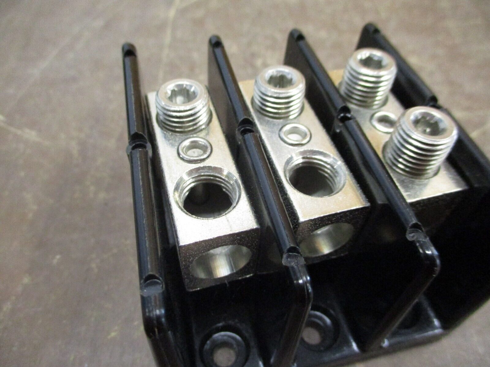 Buss Power Distribution Block 16204-3 175A 600V 3P Line (1): 2/0-8, 10-14 Used