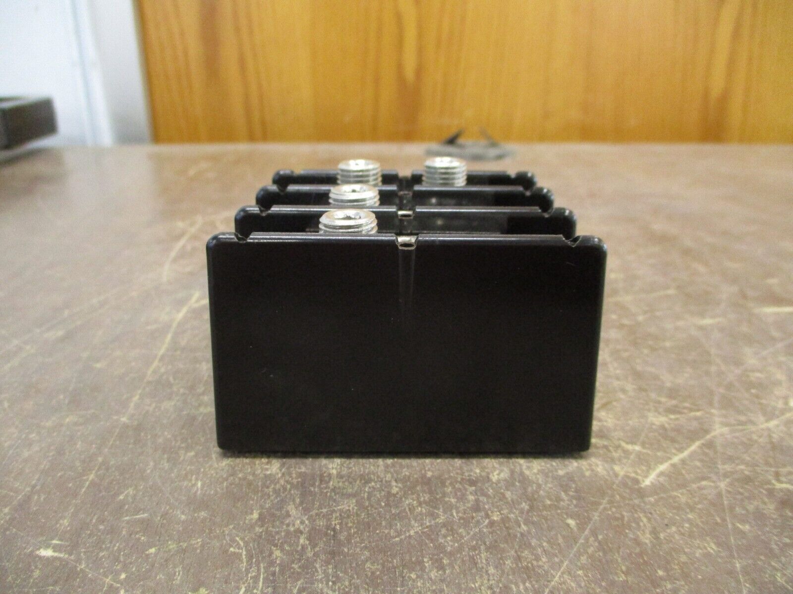 Buss Power Distribution Block 16204-3 175A 600V 3P Line (1): 2/0-8, 10-14 Used