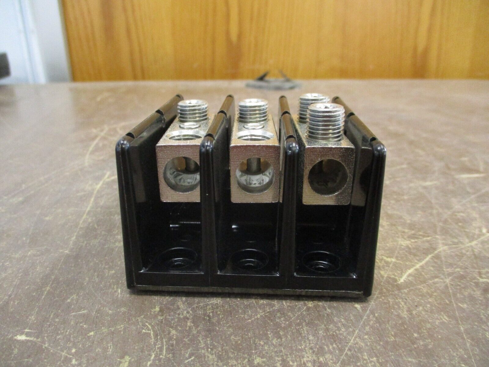 Buss Power Distribution Block 16204-3 175A 600V 3P Line (1): 2/0-8, 10-14 Used