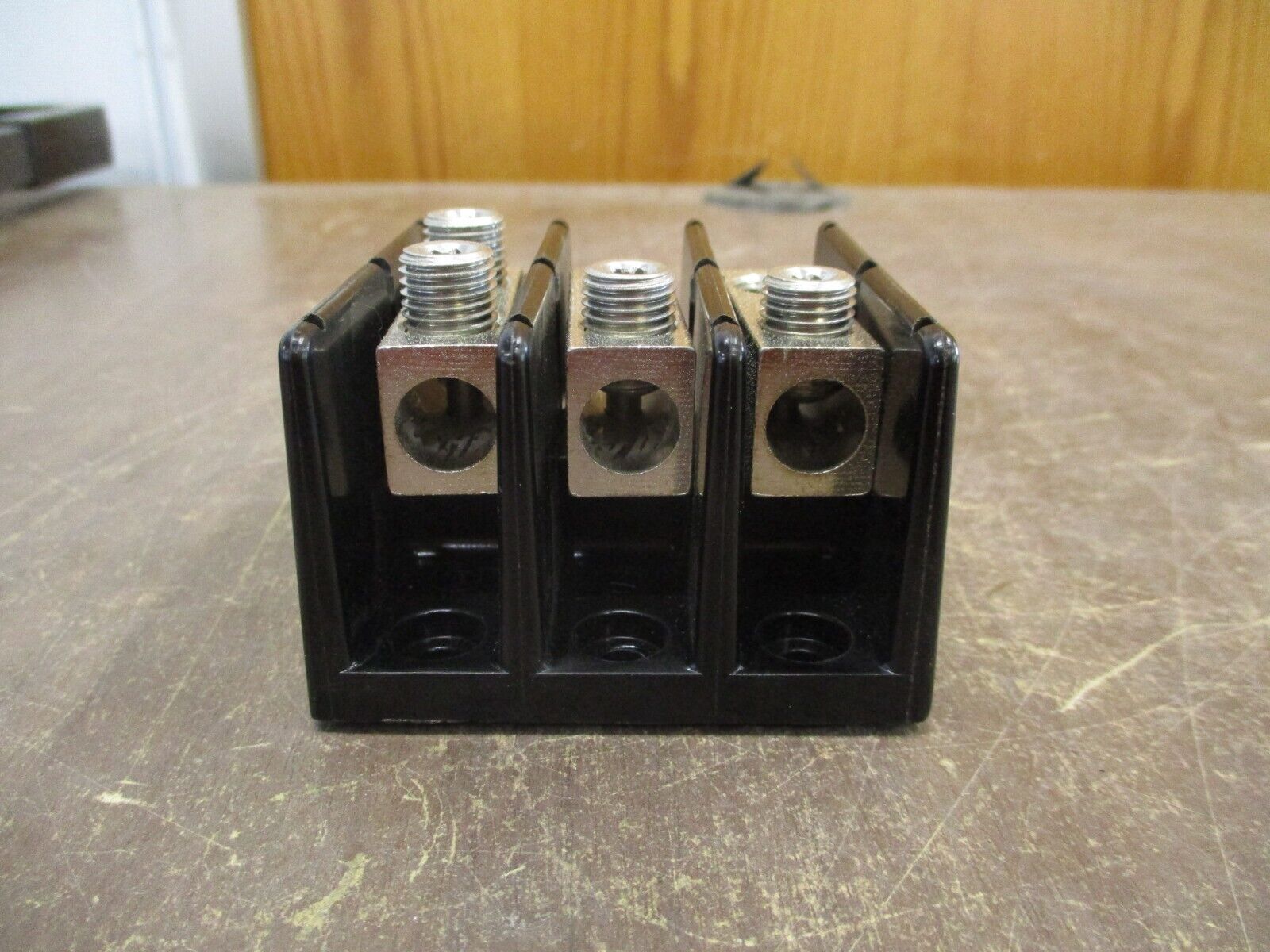 Buss Power Distribution Block 16204-3 175A 600V 3P Line (1): 2/0-8, 10-14 Used