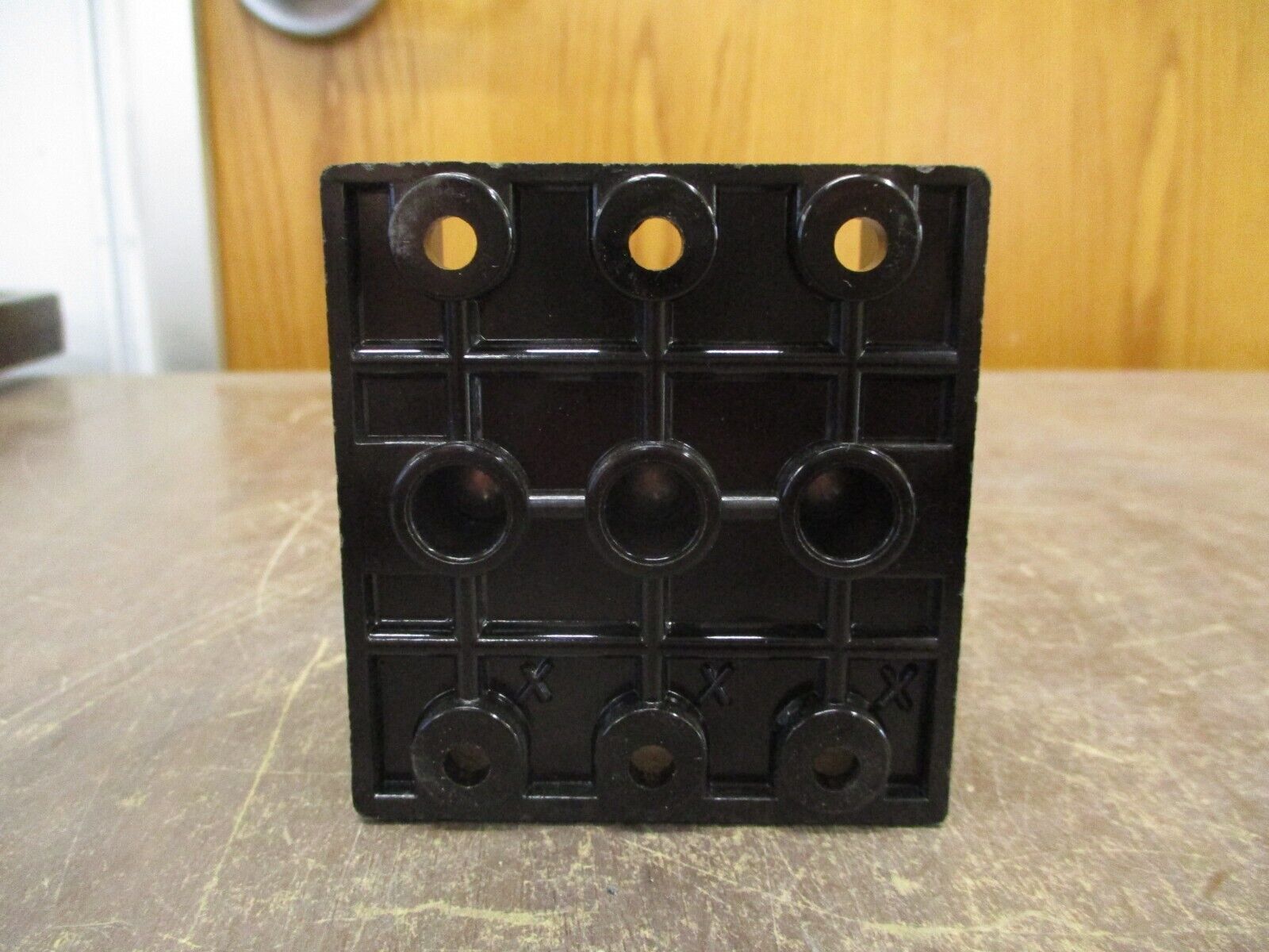 Buss Power Distribution Block 16204-3 175A 600V 3P Line (1): 2/0-8, 10-14 Used