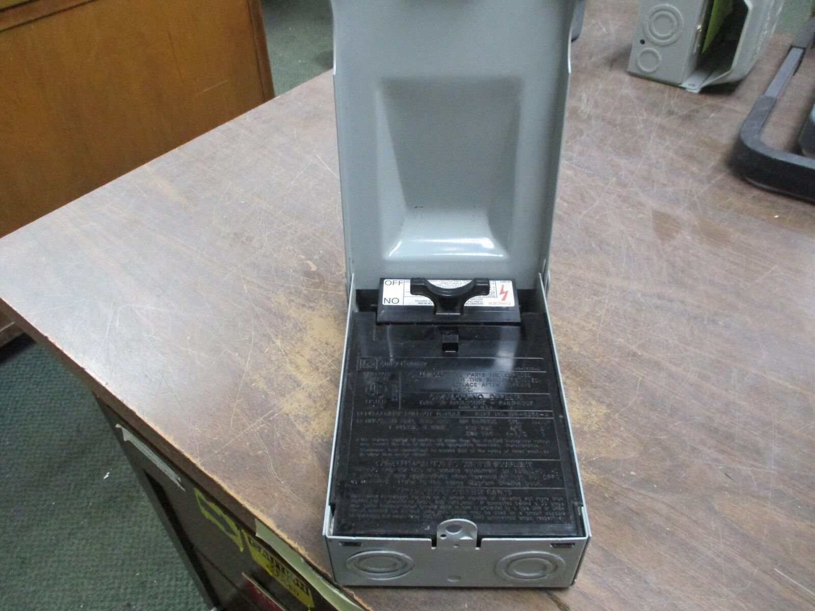 Cutler-Hammer 3R Pullout Switch DPF221R 30A 240VAC 1Ph 2W Used