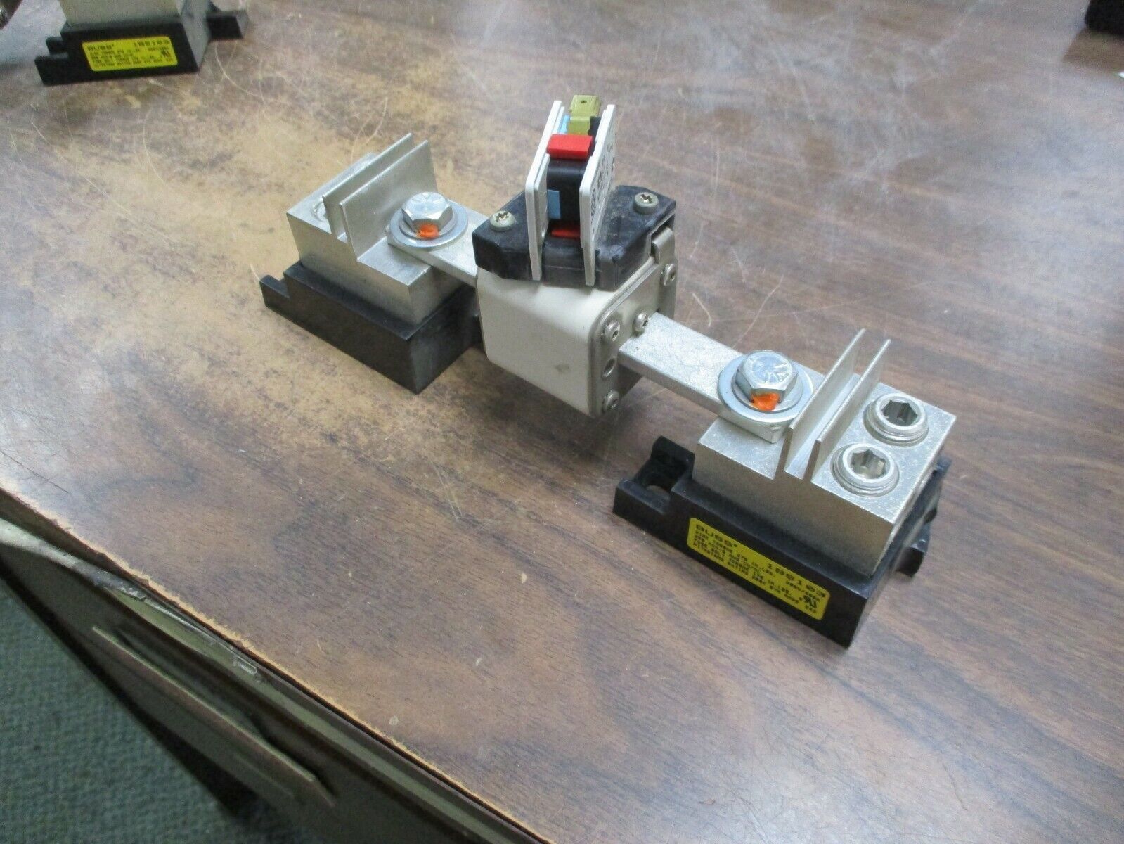 Buss Fuse Holder w/ Fuse 1BS103 400A 600V w/ 250A Fuse *Broken Mount* Used