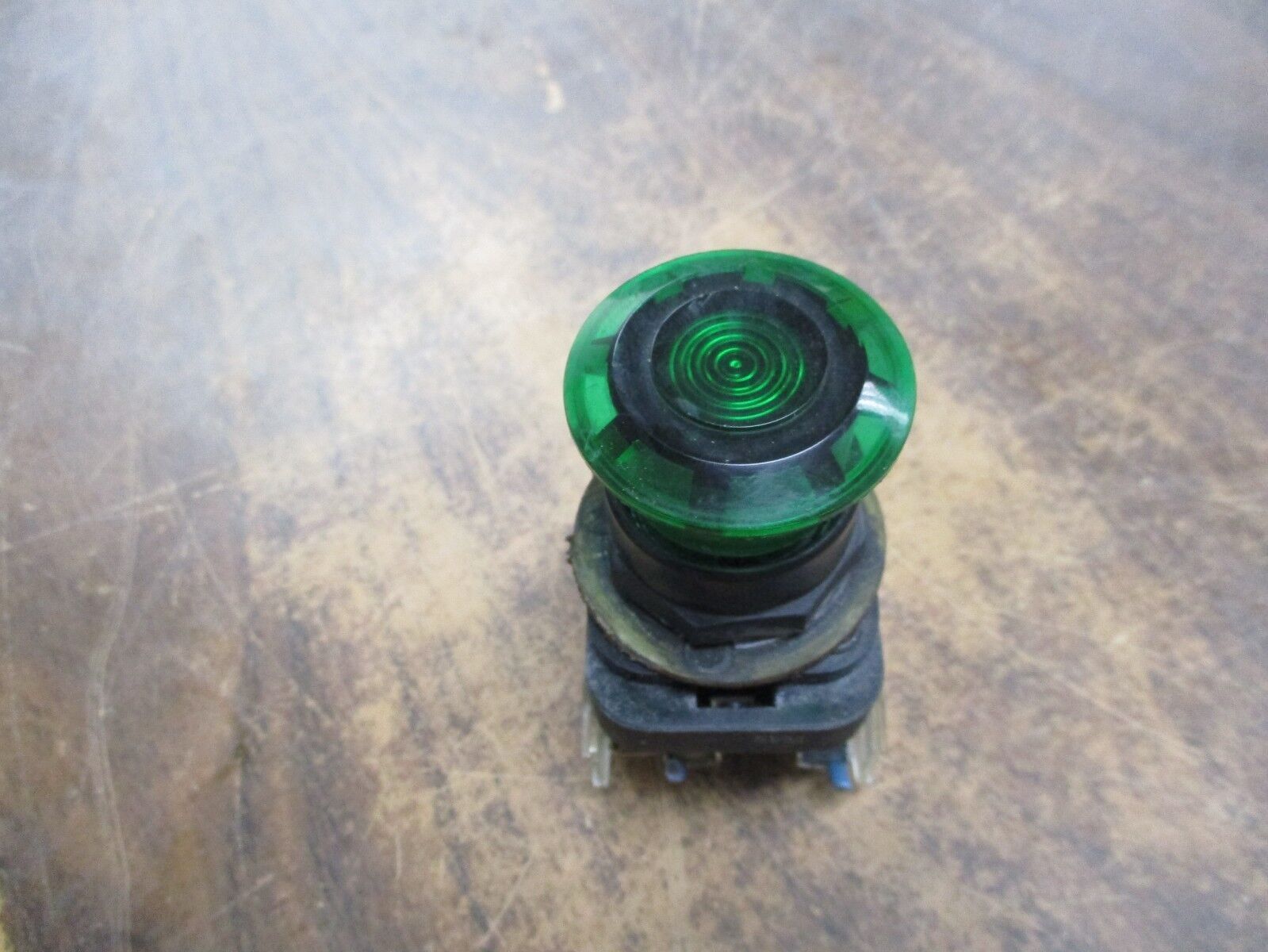Allen-Bradley Illuminated Push Button 800H-PRB16 Ser. F 120V 50/60Hz Used