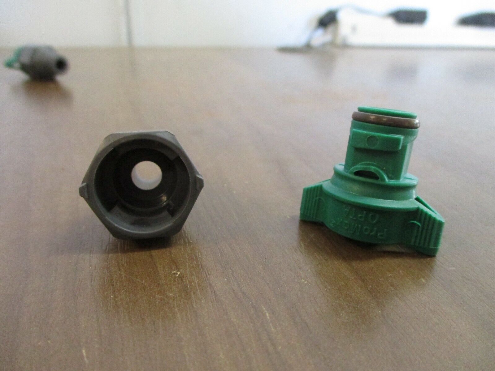 Spraying Systems Co. Spray Nozzle Green 9123397 *Lot of 2* New Surplus
