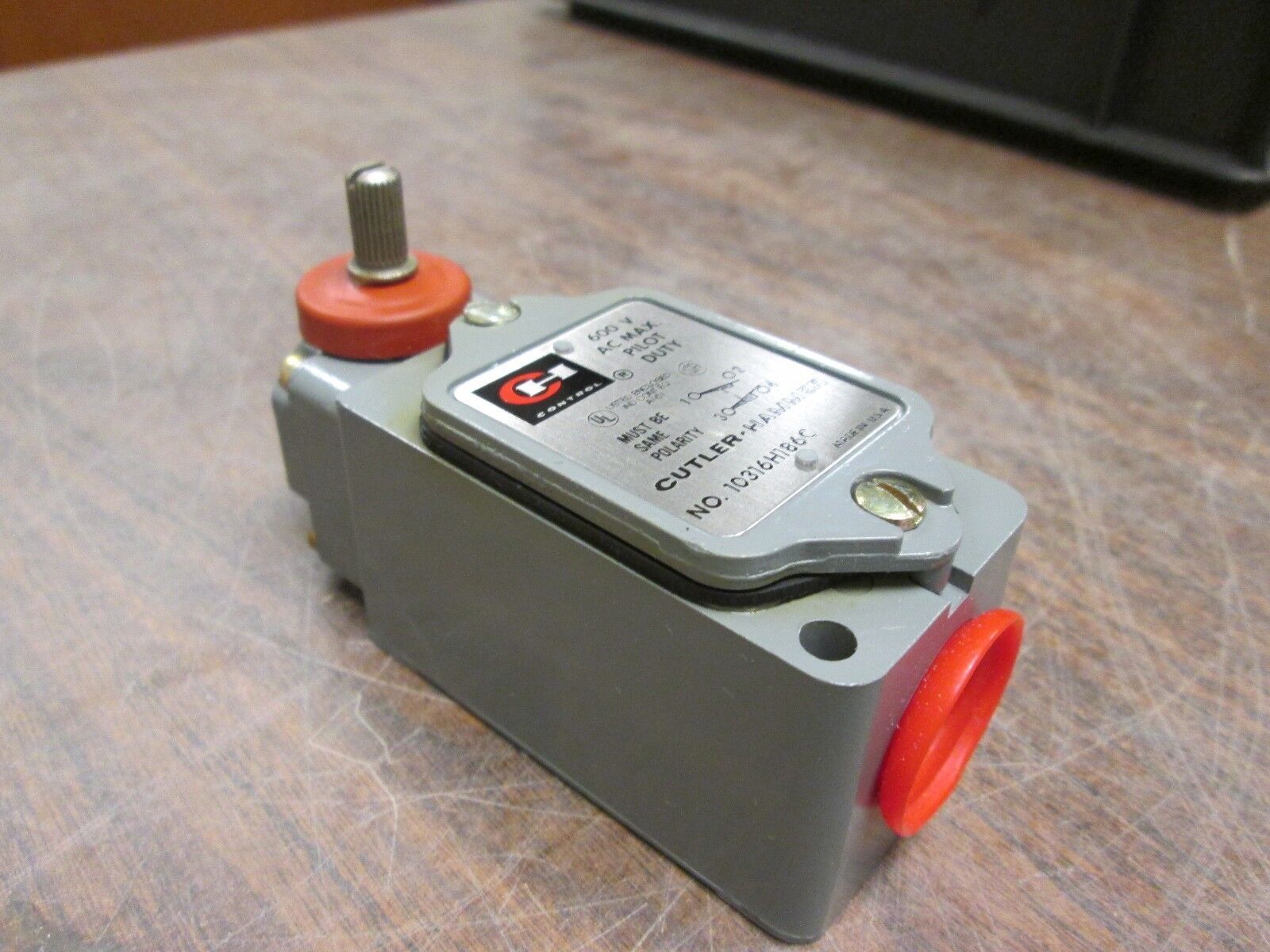 Cutler-Hammer Limit Switch 10316H186C 600V Used