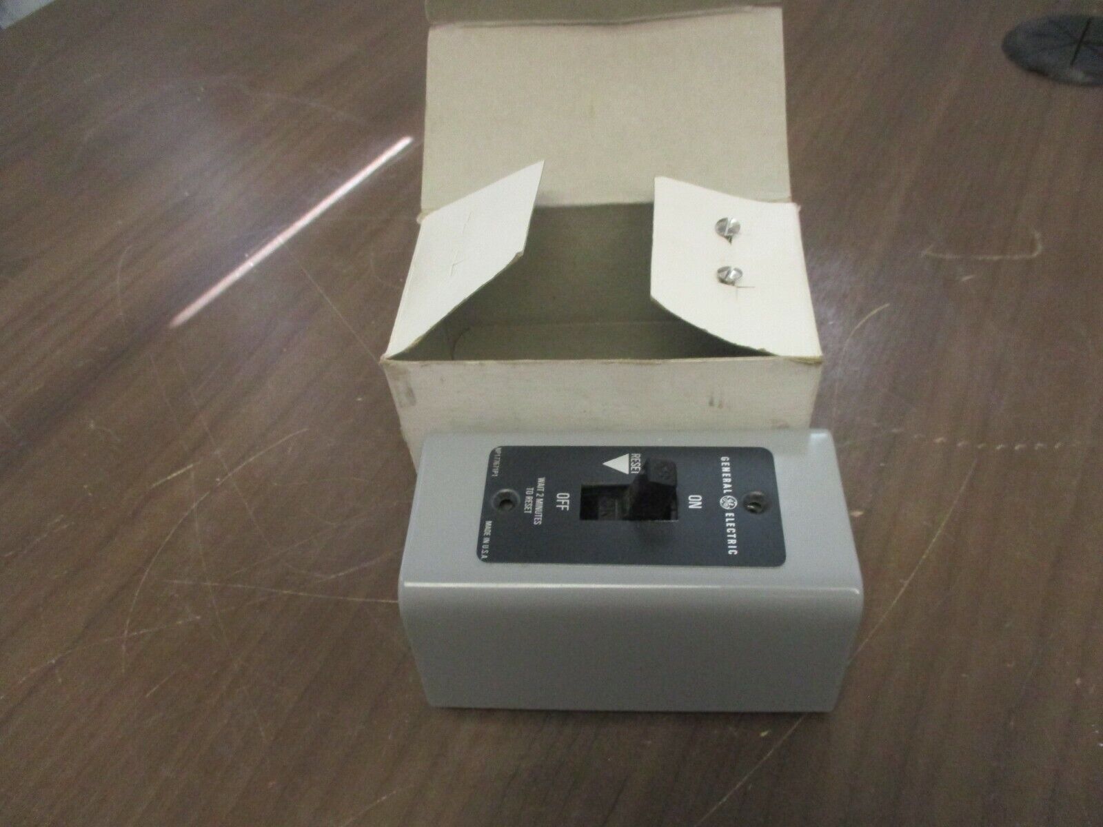 GE, Manual Starter, Part #: CR101Y1 115/230V, 25-60Hz, 1P, New Surplus