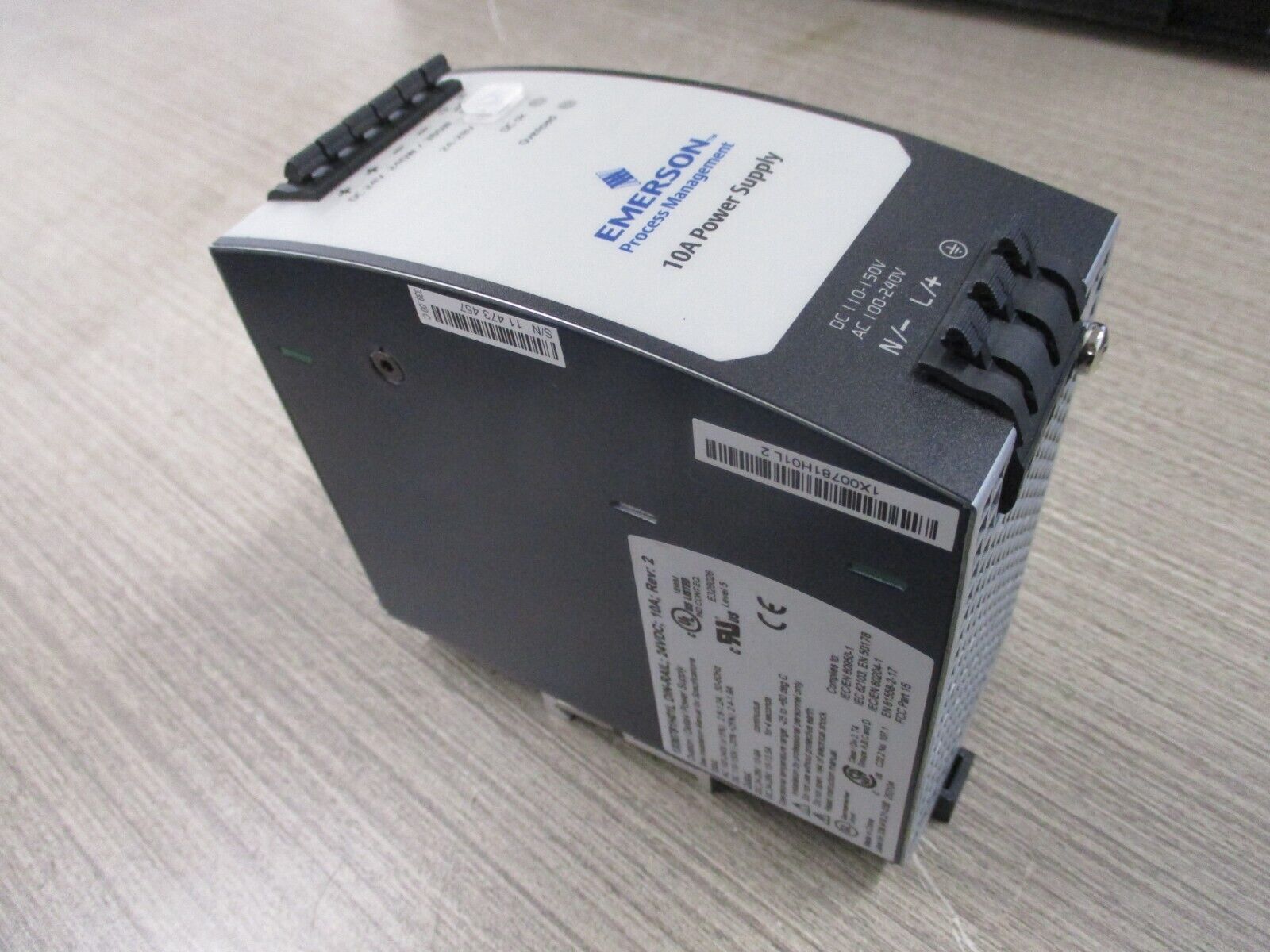 Emerson Ovation/Delta DIN-Rail Power Supply 1X00781H01L Rev.2 Input: Output: Use
