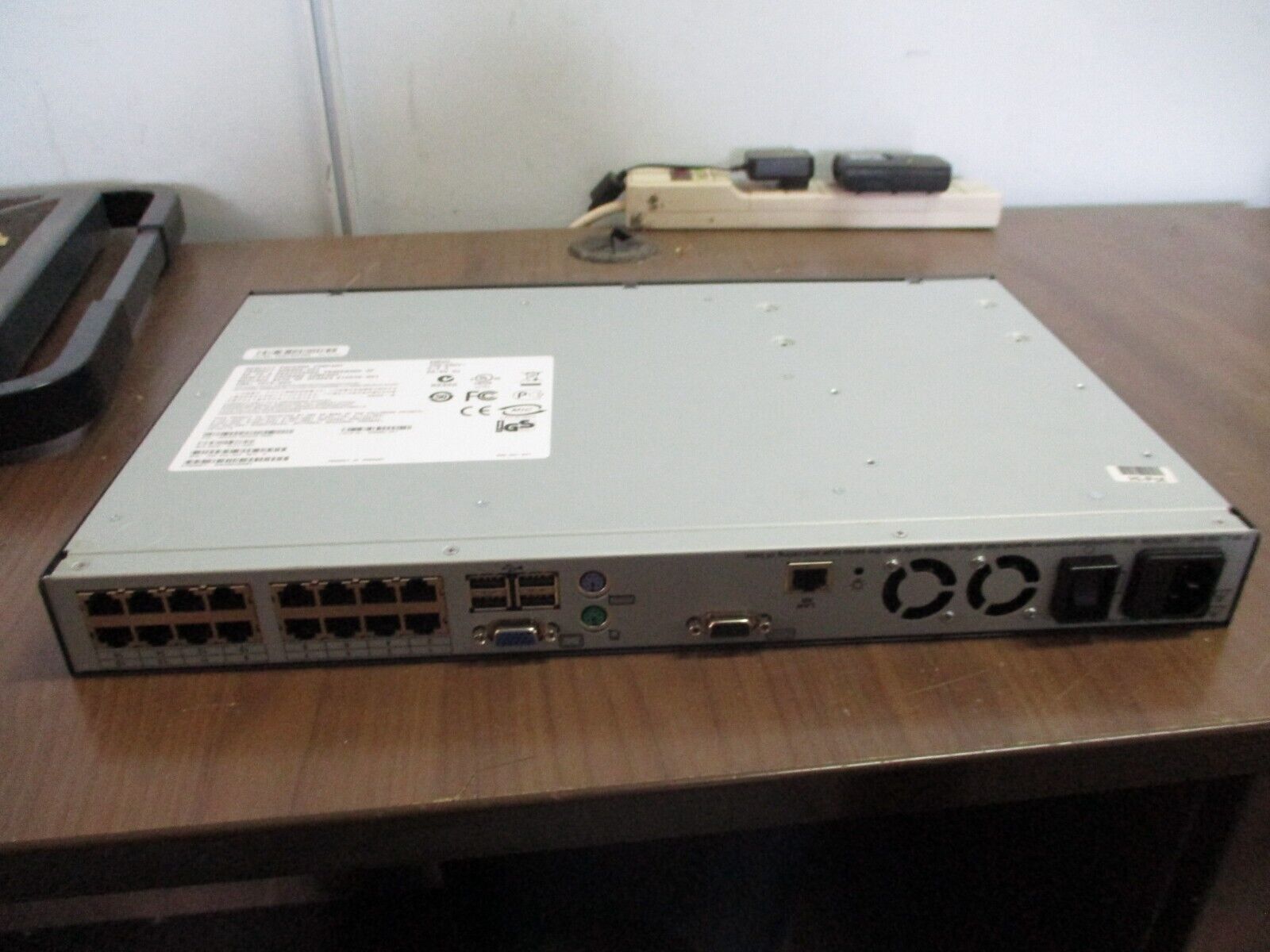 HP KVM Over IP Switch 408965-001 16-Port Used