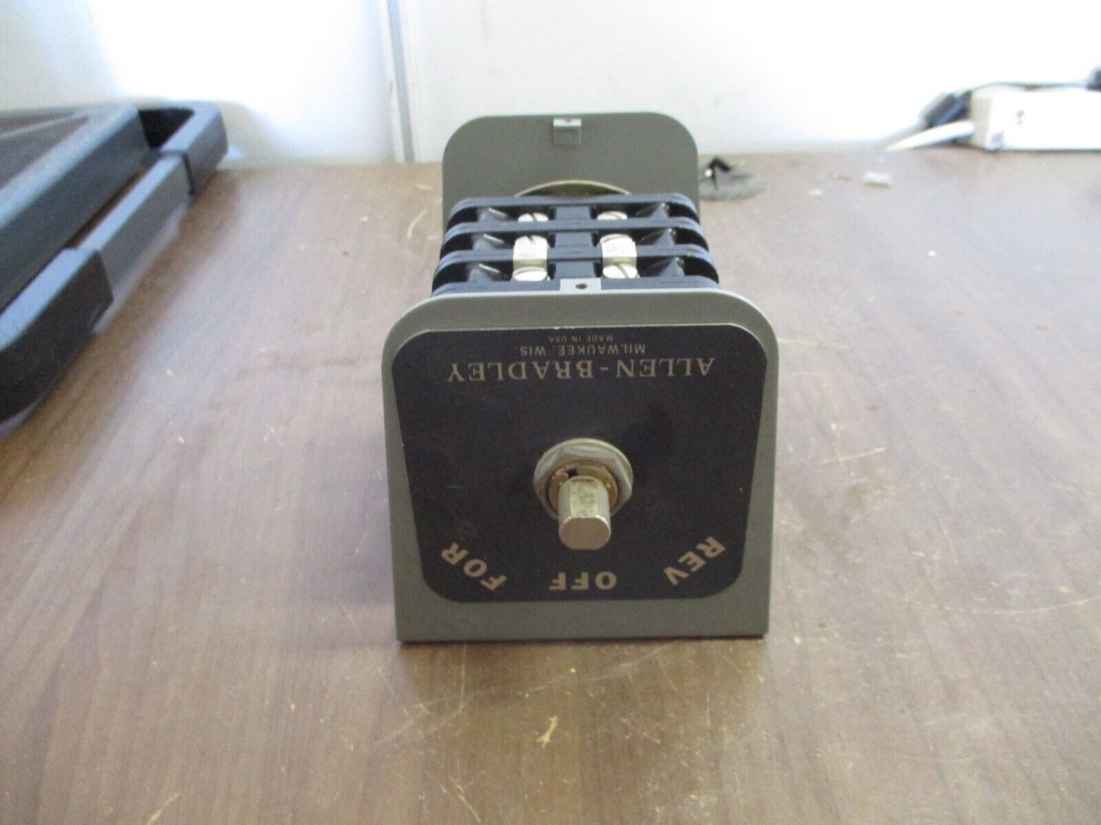 Allen-Bradley Reversing Drum Switch 350-BAV Ser. B *No Handle* Used