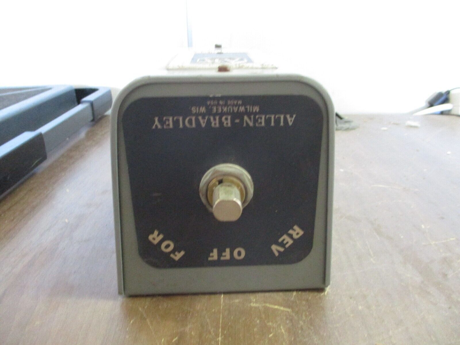 Allen-Bradley Reversing Drum Switch 350-BAV Ser. B *No Handle* Used