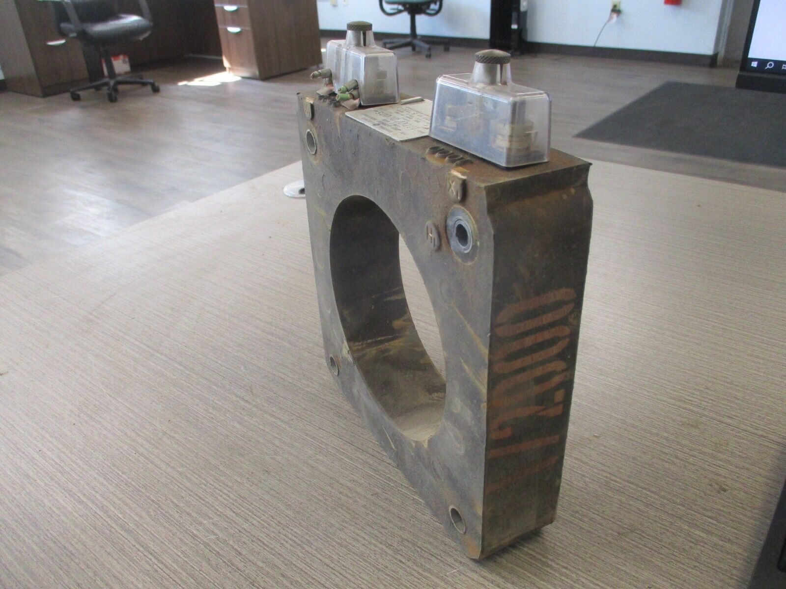 GE, Type JAD-0 Current Transformer 750X20G27 1000/2000:5A 10KV BIL 50-60Hz Used
