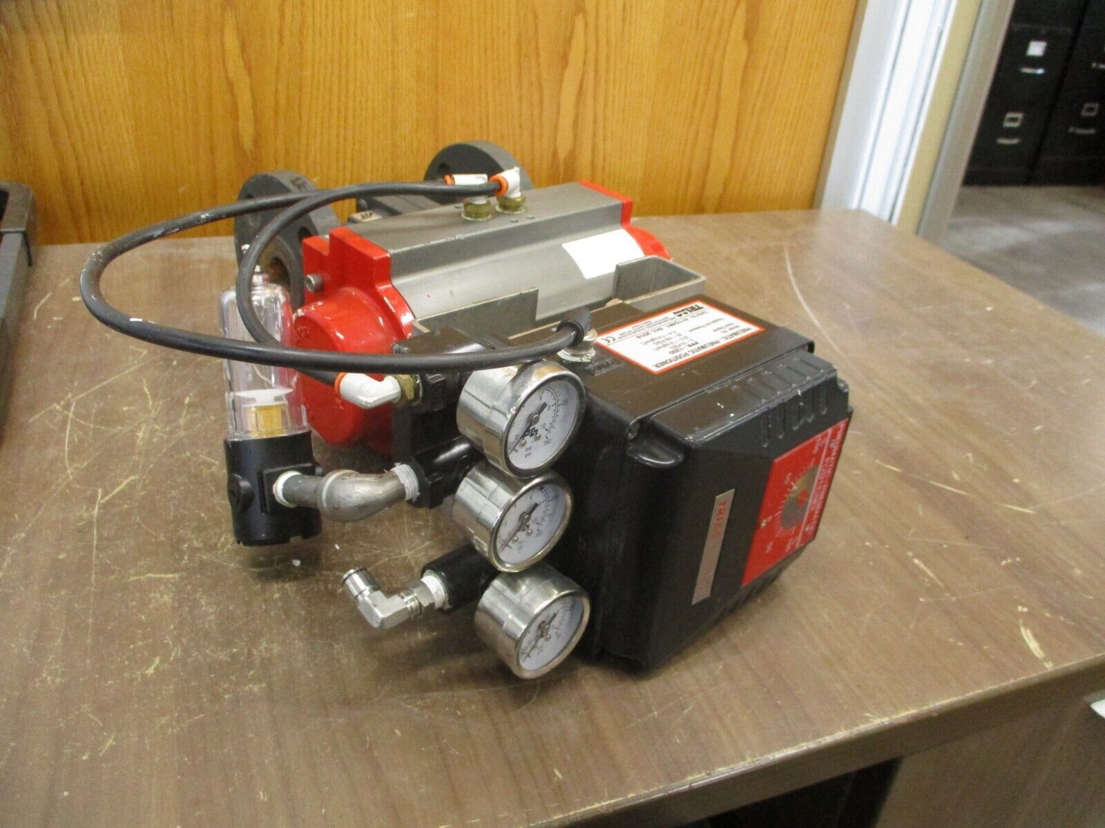 Triac Pneumatic Actuated Valve w/ Positioner FVD9C3S1002R3SPX6 Size: 1" Used