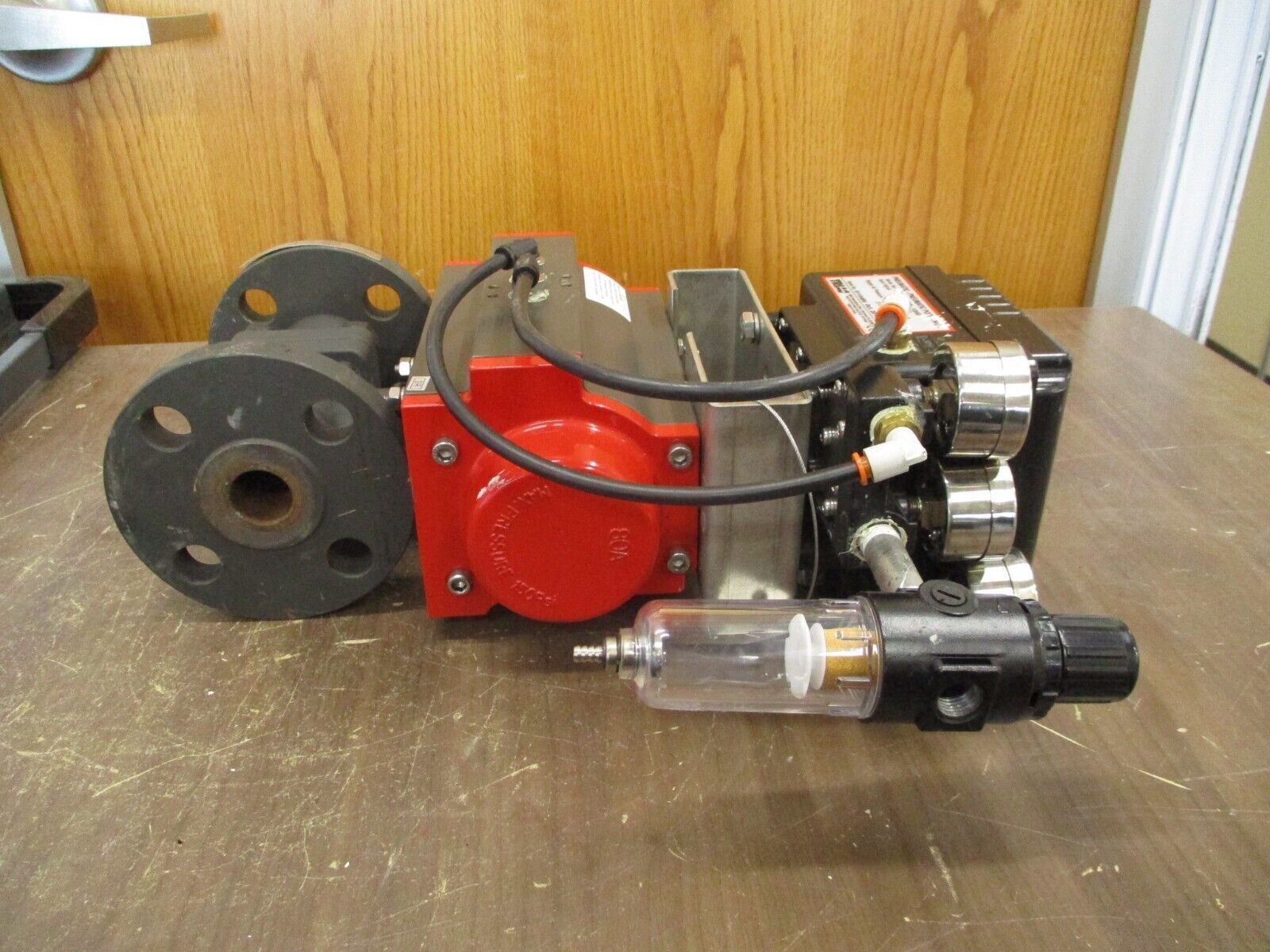 Triac Pneumatic Actuated Valve w/ Positioner FVD9C3S1002R3SPX6 Size: 1" Used