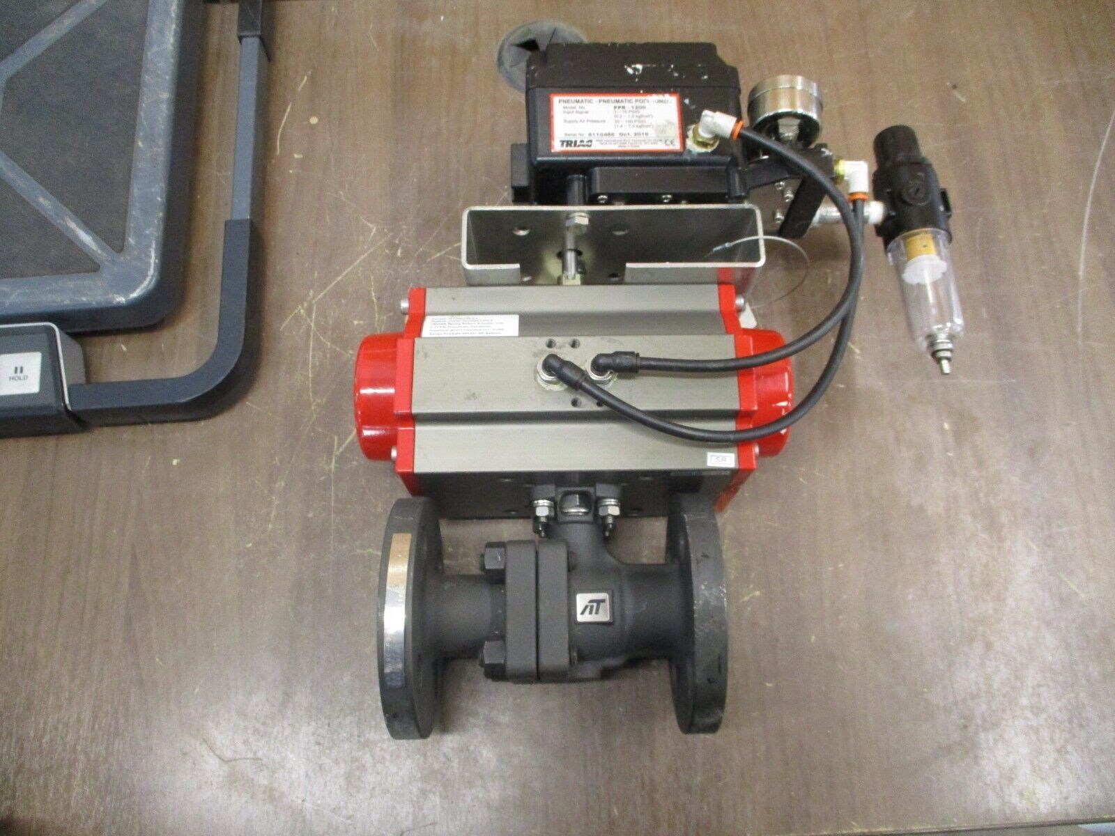 Triac Pneumatic Actuated Valve w/ Positioner FVD9C3S1002R3SPX6 Size: 1" Used