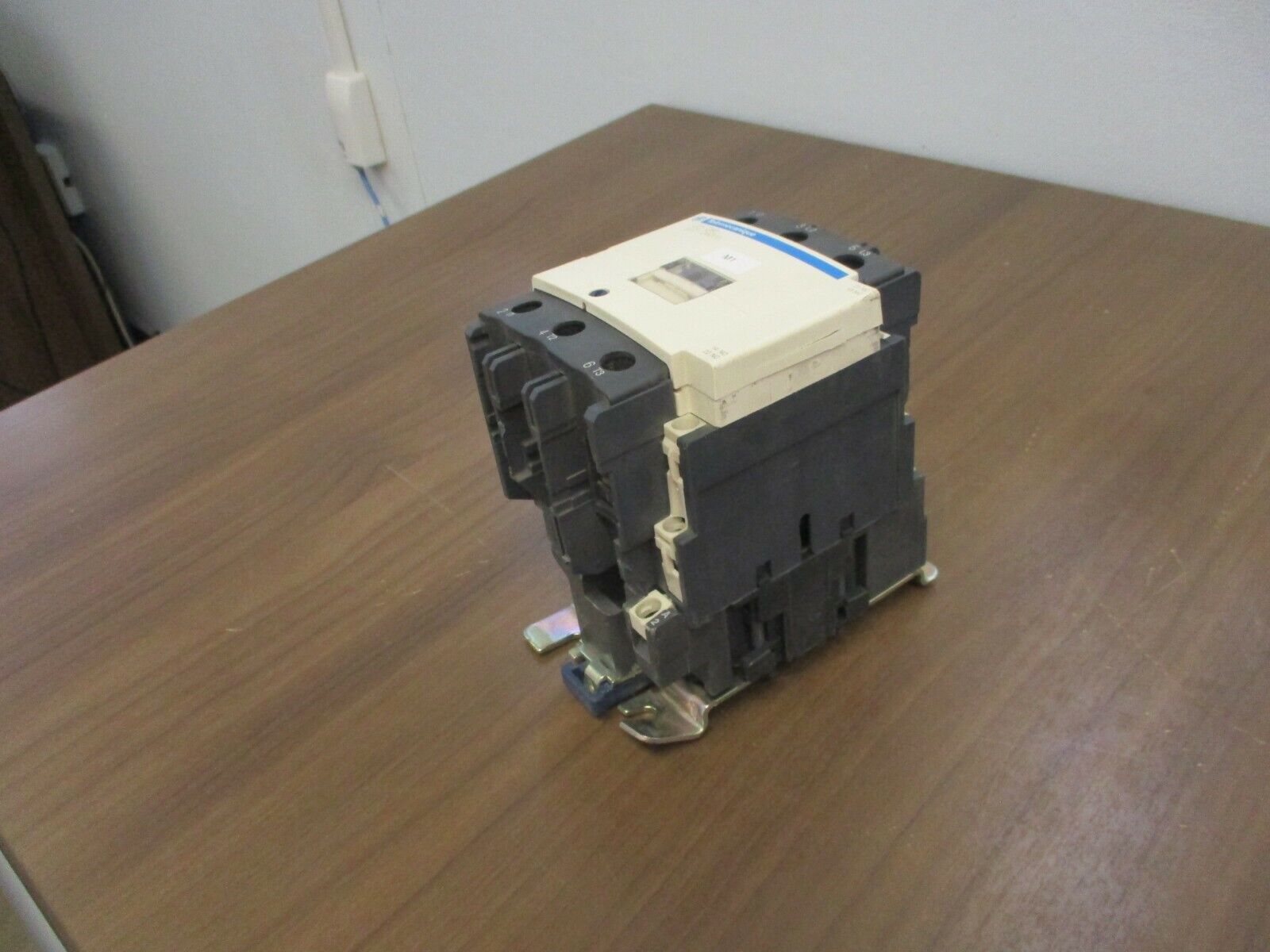 Telemecanique Contactor LC1 D8011 120V Coil 110A Used