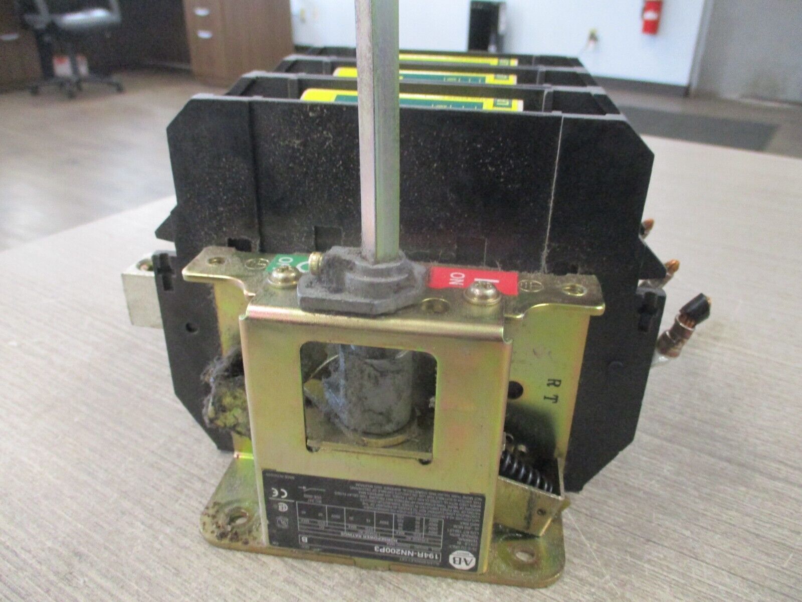 Allen-Bradley Fusible Disconnect Switch 194R-NN200P3 Ser. B 200A 600V 3P Used