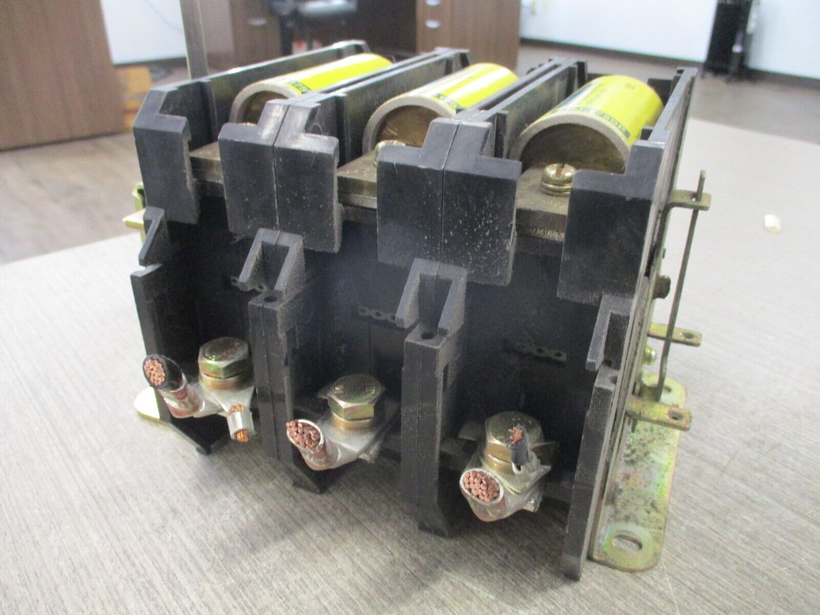 Allen-Bradley Fusible Disconnect Switch 194R-NN200P3 Ser. B 200A 600V 3P Used