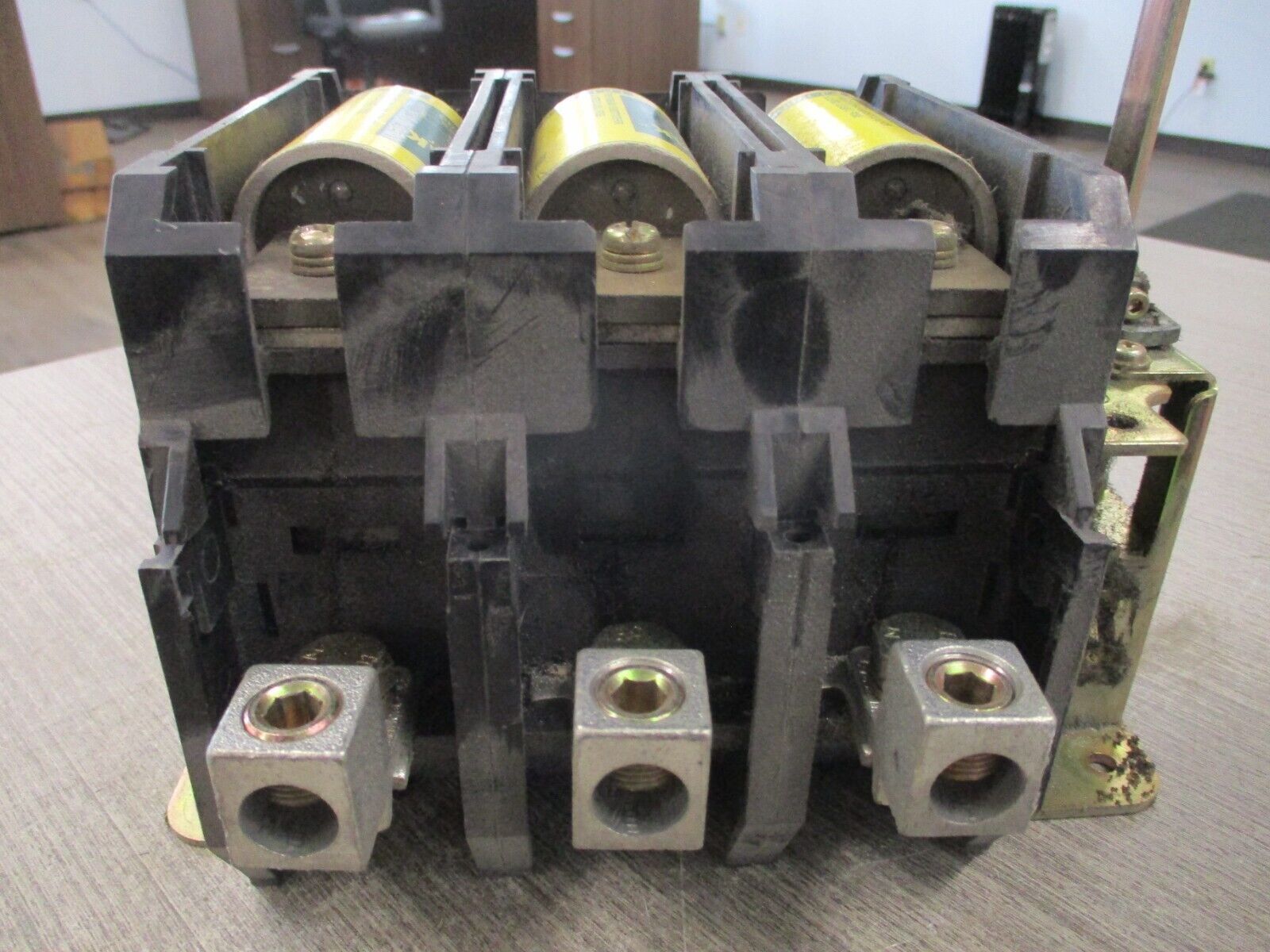 Allen-Bradley Fusible Disconnect Switch 194R-NN200P3 Ser. B 200A 600V 3P Used