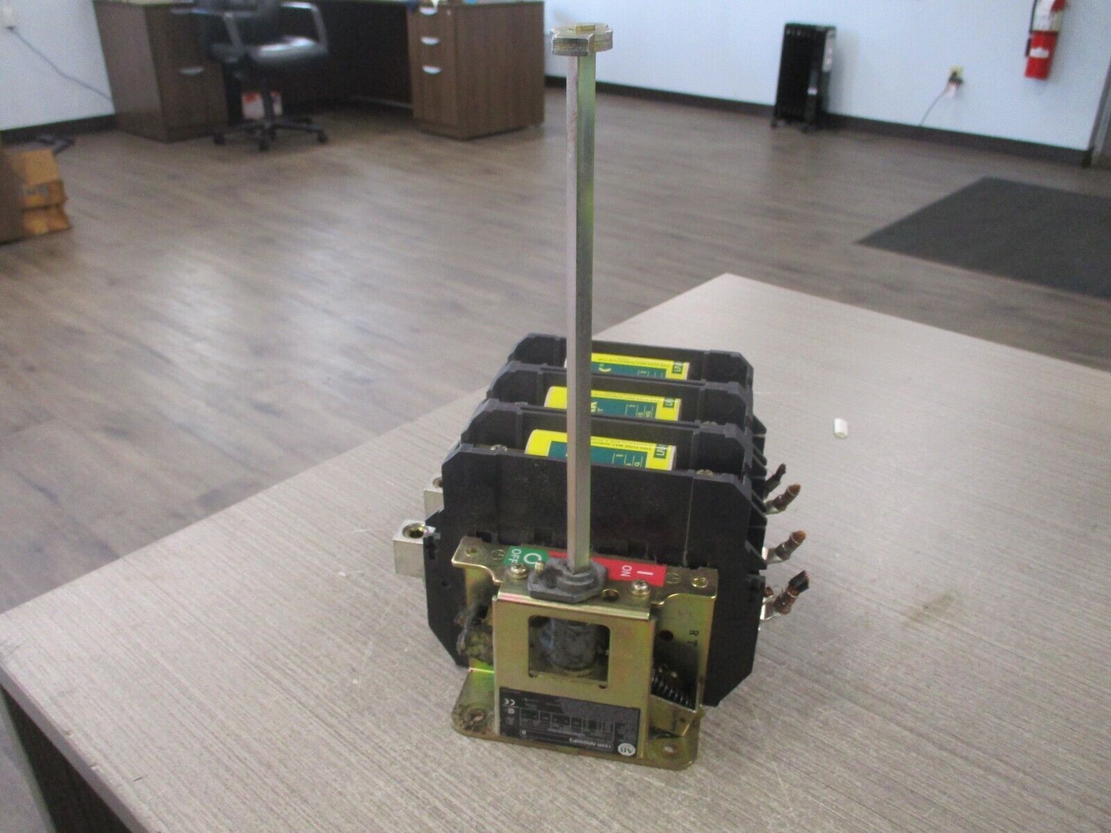 Allen-Bradley Fusible Disconnect Switch 194R-NN200P3 Ser. B 200A 600V 3P Used