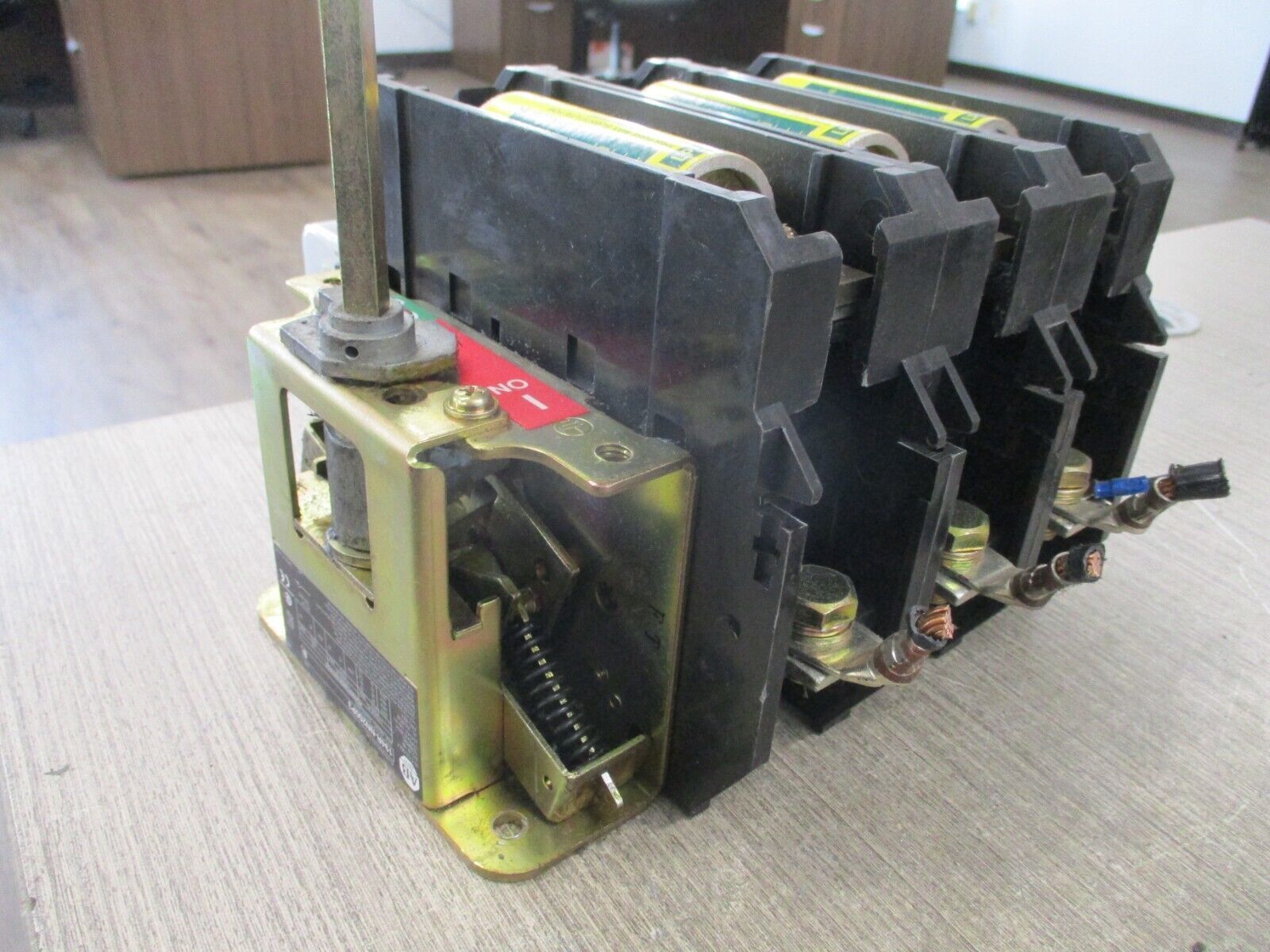 Allen-Bradley Fusible Disconnect Switch 194R-NN200P3 Ser. B 200A 600V 3P Used