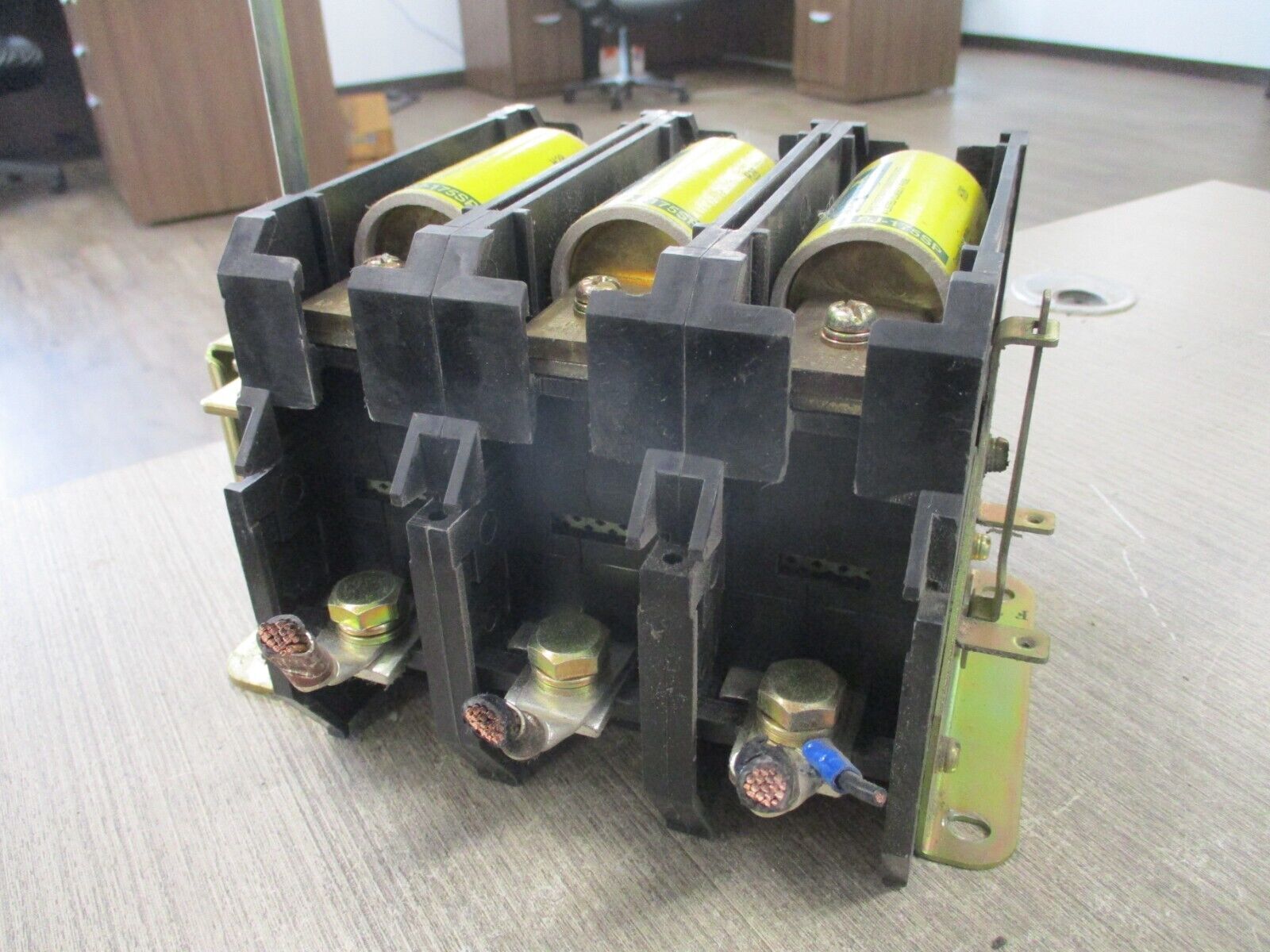 Allen-Bradley Fusible Disconnect Switch 194R-NN200P3 Ser. B 200A 600V 3P Used