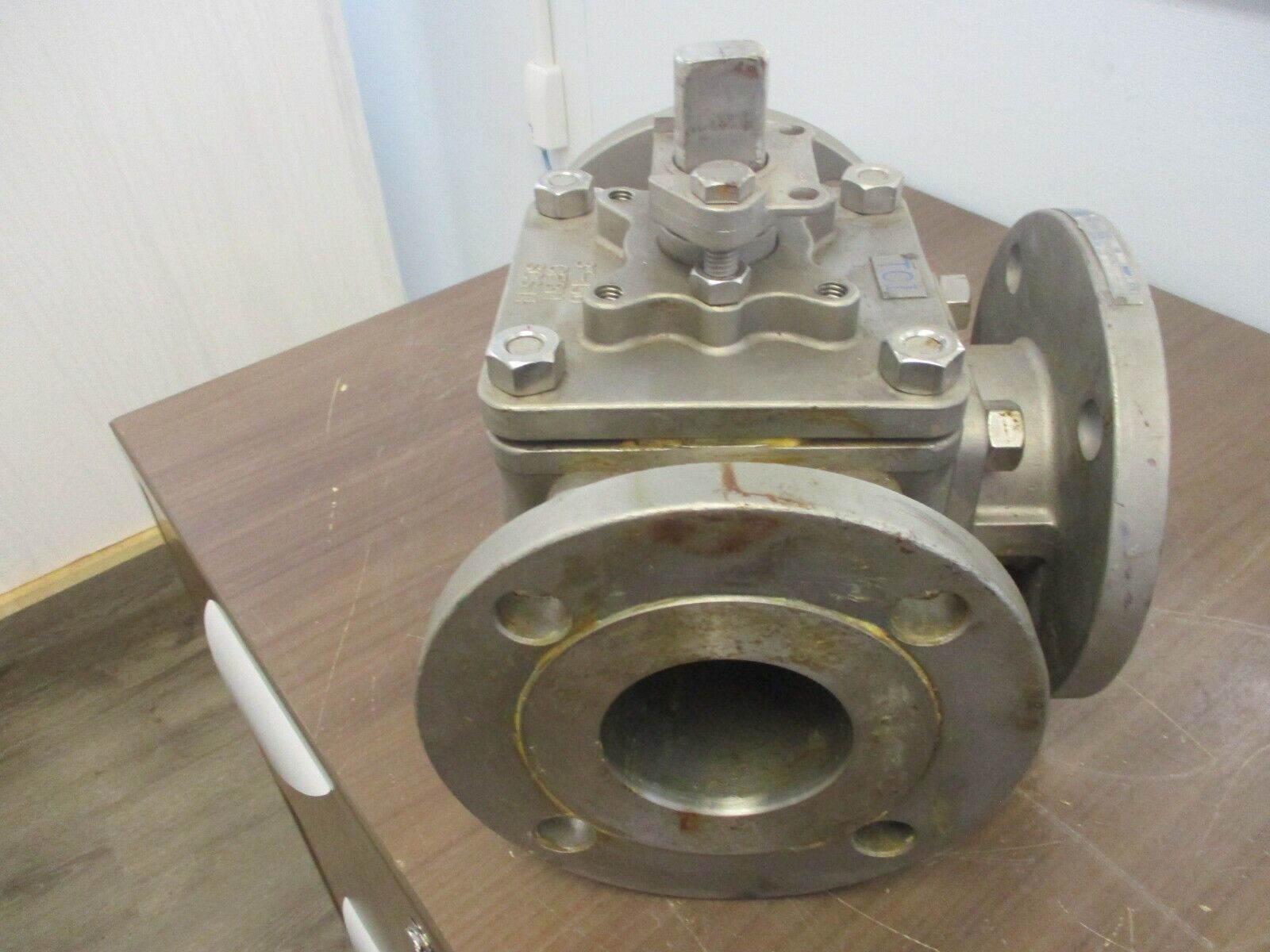 TCI 3-Way Valve 150 Size 3 MOP: 275 Body/Cover: CF8M Used