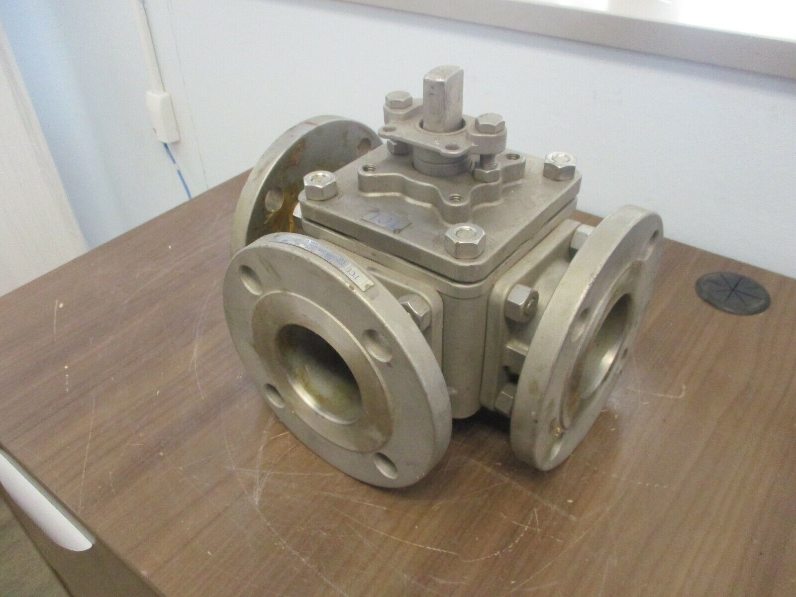 TCI 3-Way Valve 150 Size 3 MOP: 275 Body/Cover: CF8M Used