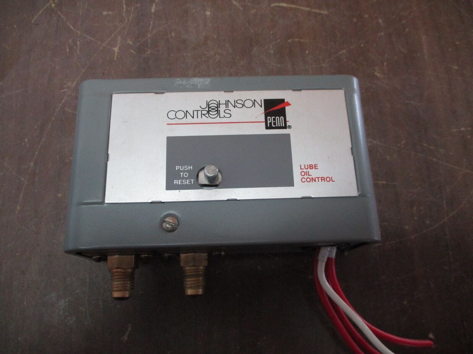 Johnson Controls Lube Oil Pressure Cutout Control P45NCA-29 120 Sec 9PSI Used
