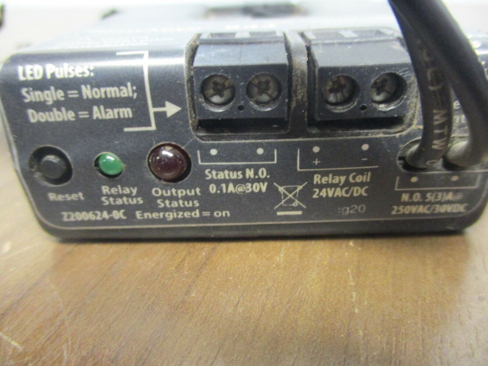 Veris Hawkeye Current Switch 934 24VDC Coil 250VAC/30VDC Used