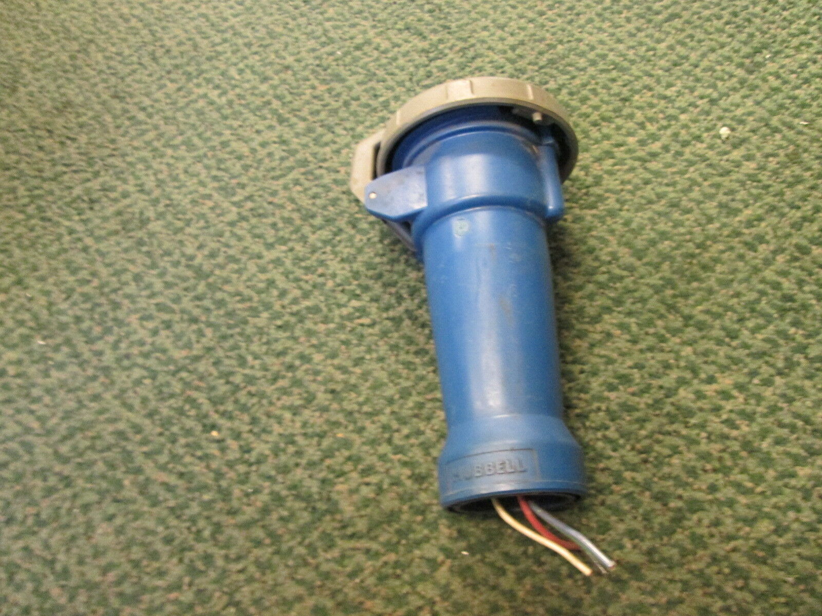 Hubbell Plug 530C2W 60A 250V Watertight *No Wire Clamp* Used