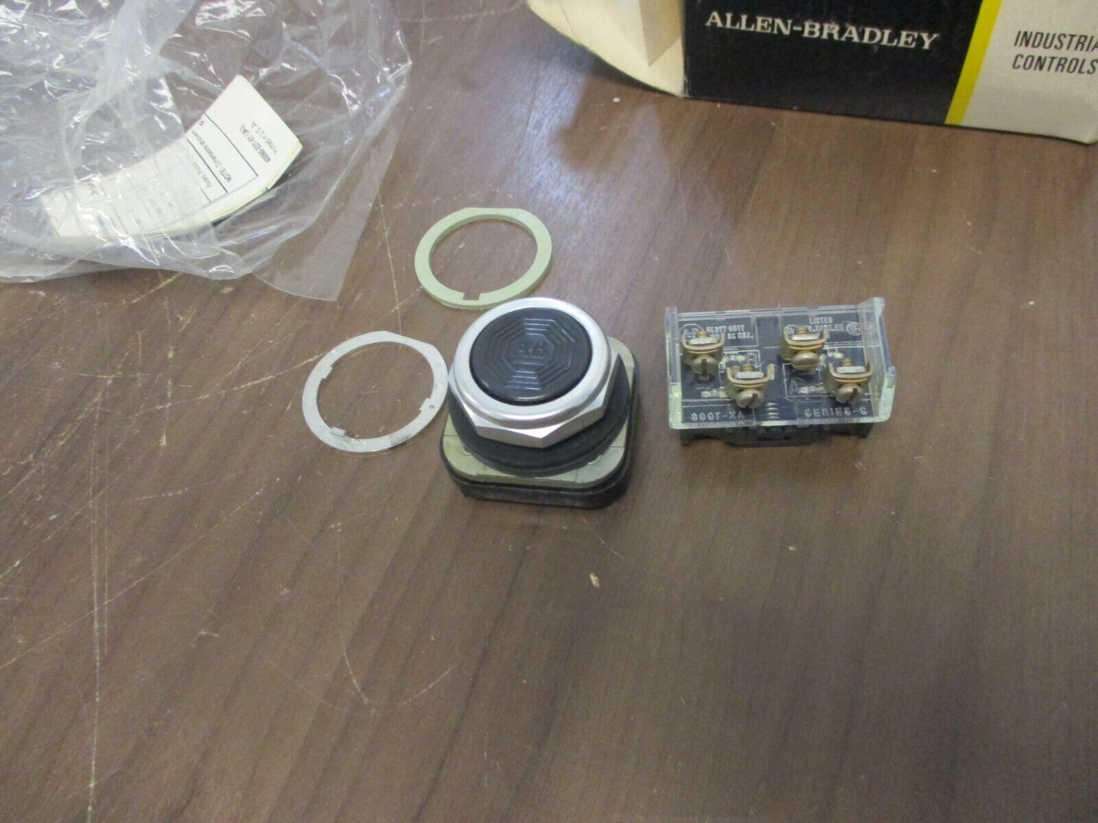 Allen-Bradley Flush Head Push Button 800T-A2C Ser. T Nema Type 13 New Surplus