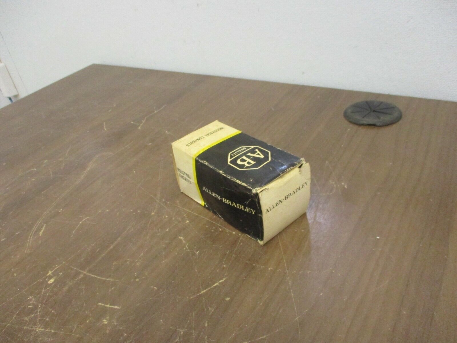 Allen-Bradley Flush Head Push Button 800T-A2C Ser. T Nema Type 13 New Surplus