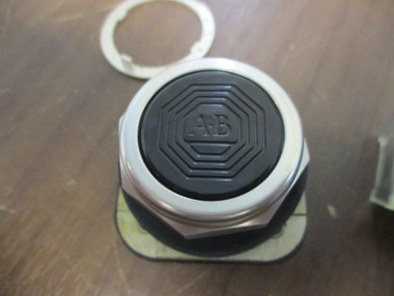 Allen-Bradley Flush Head Push Button 800T-A2C Ser. T Nema Type 13 New Surplus