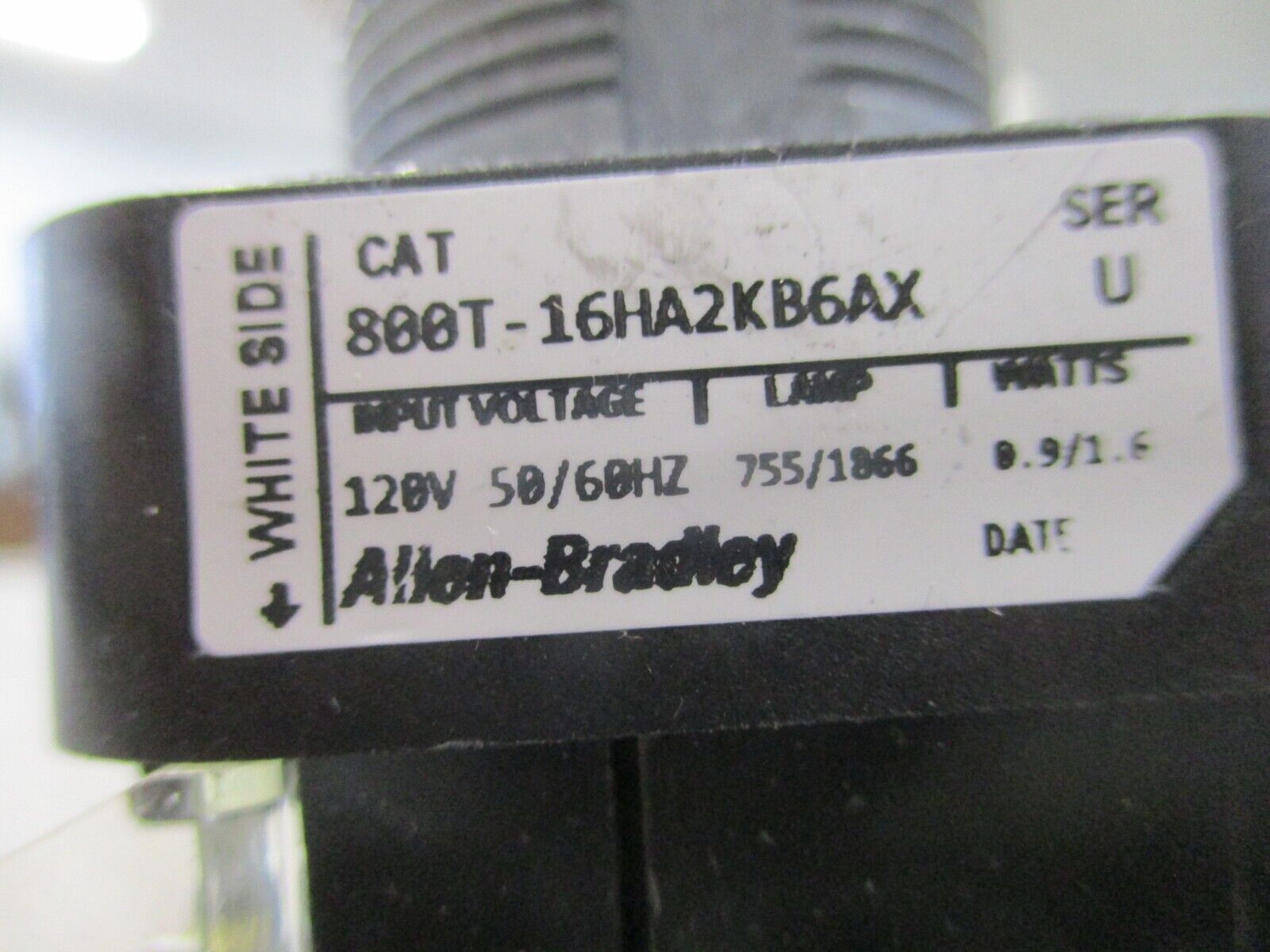 Allen-Bradley Illuminated Selector Switch 800T-16HA2KB6AX Amber New Surplus