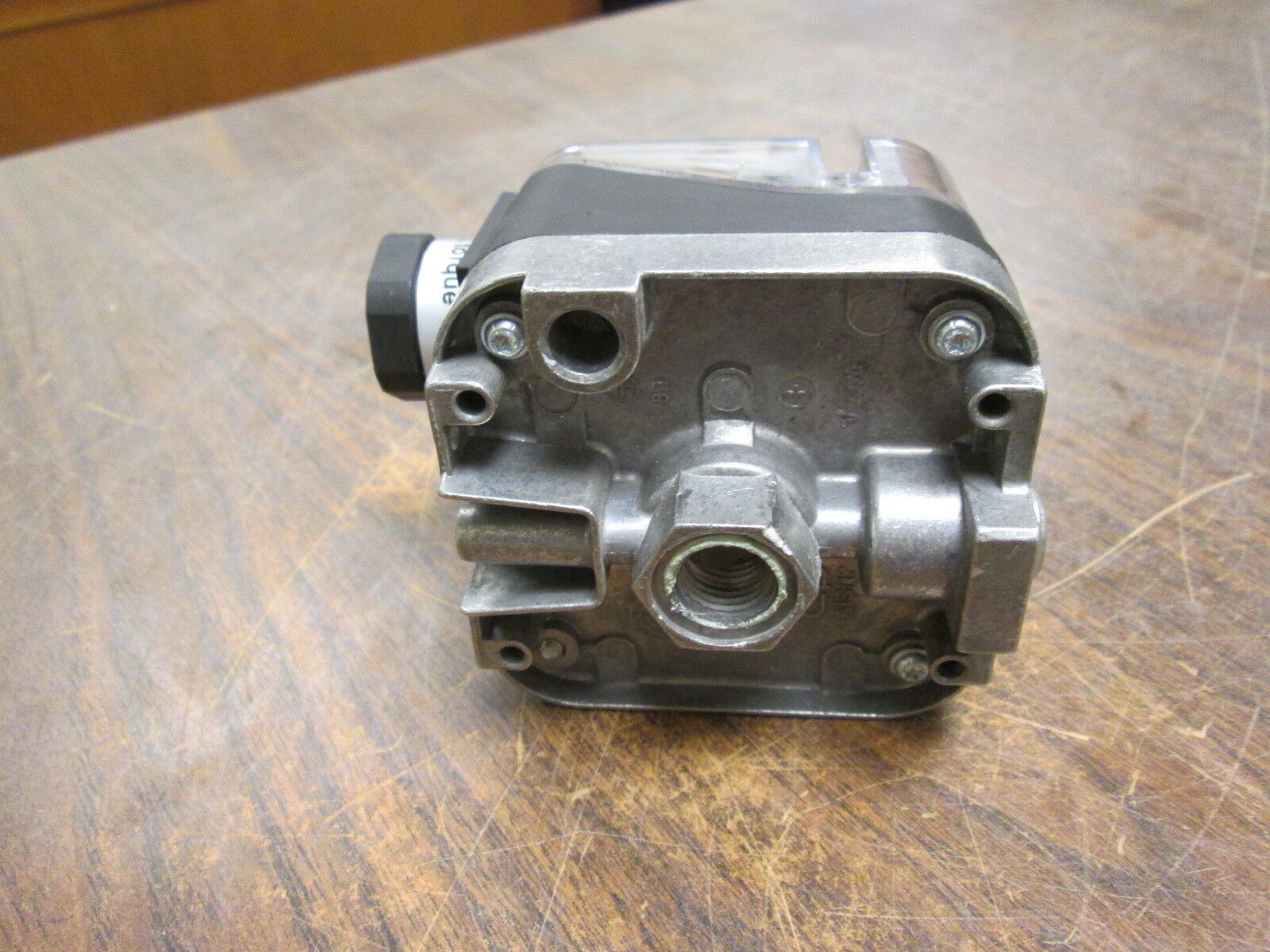 Krom Schroder Pressure Operated Switch DG50T 84447822 Range: 1-20in wc Used