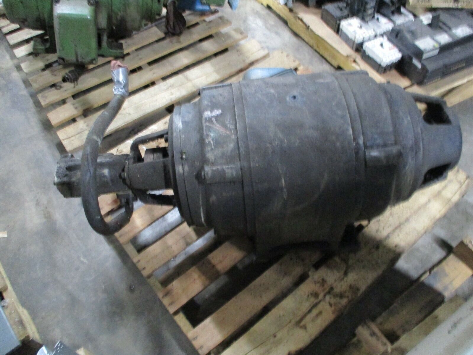 Vickers Vane Pump w/ Motor 2520V 14A 8 50HP 1200RPM 220/440V 127/63.5A Used