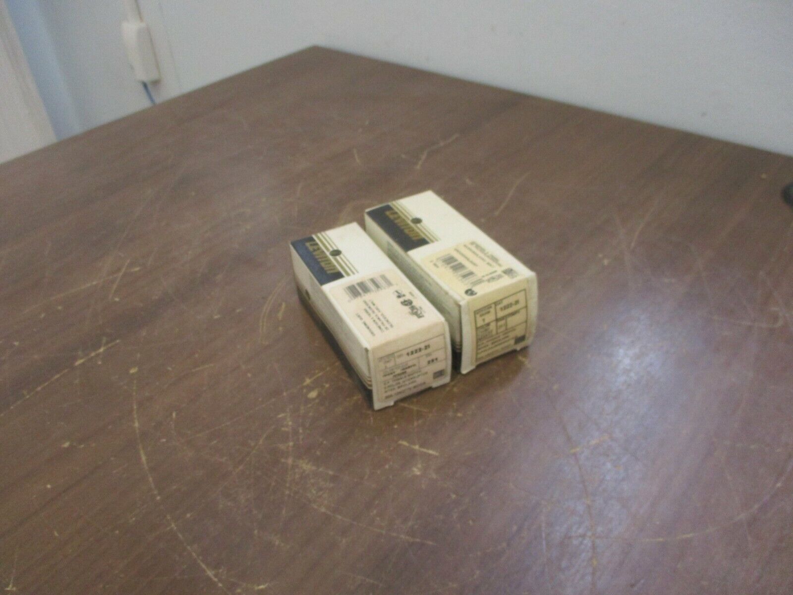 Leviton D.P. Toggle Switch 1222-2I 20A 120/277V 2P Ivory New Surplus *Lot of 2*