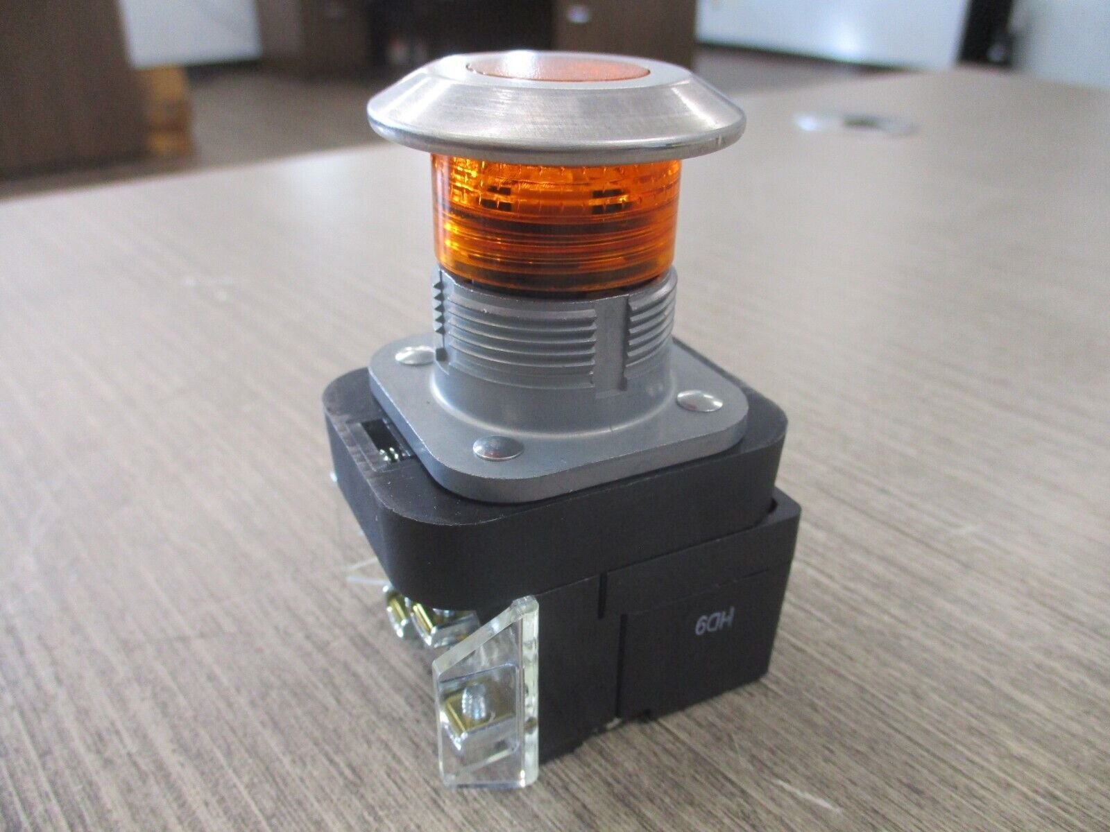 Allen-Bradley Illuminated Mushroom Head Push Button 800T-FXQH2AA New Surplus