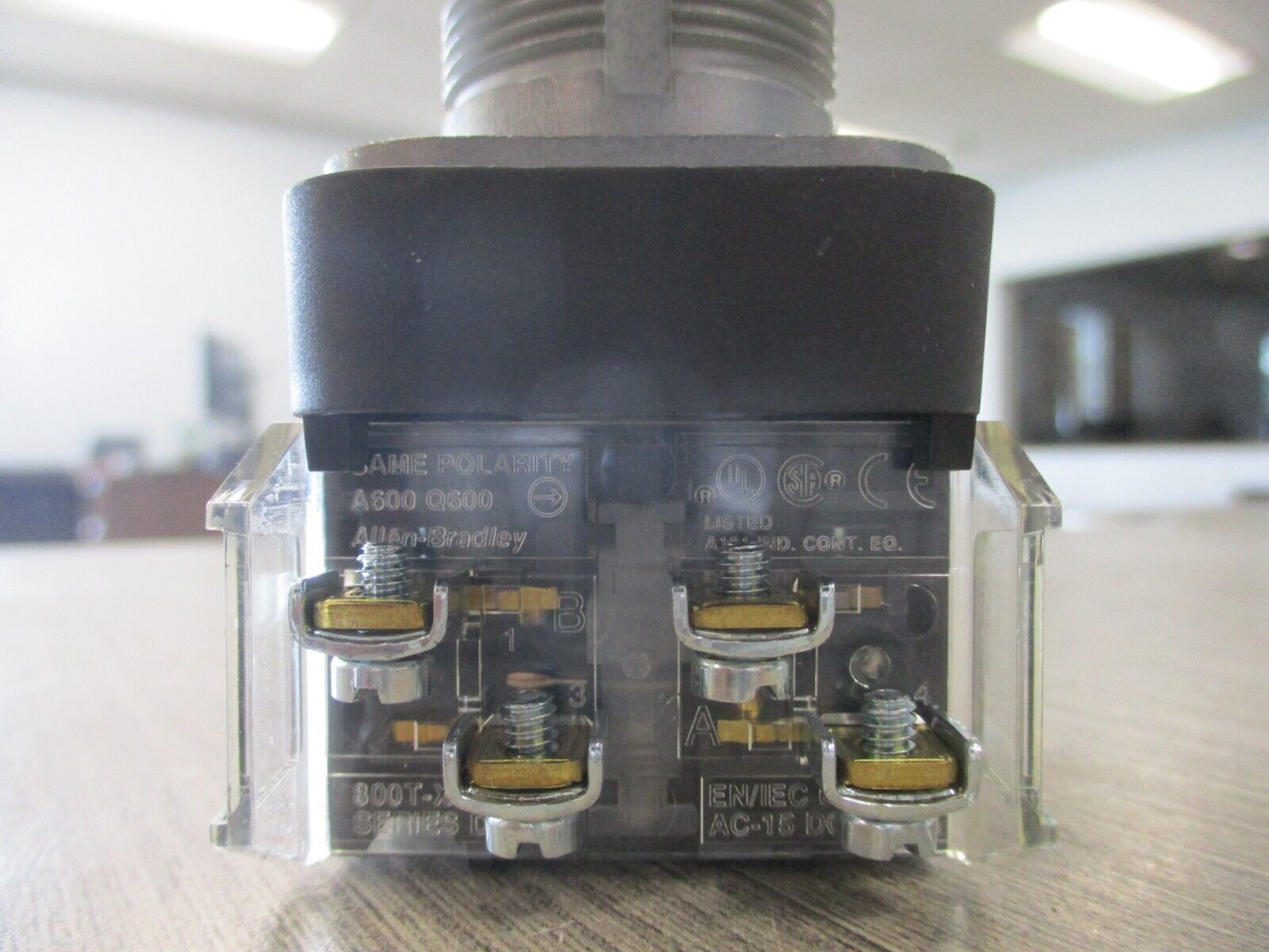 Allen-Bradley Illuminated Mushroom Head Push Button 800T-FXQH2AA New Surplus